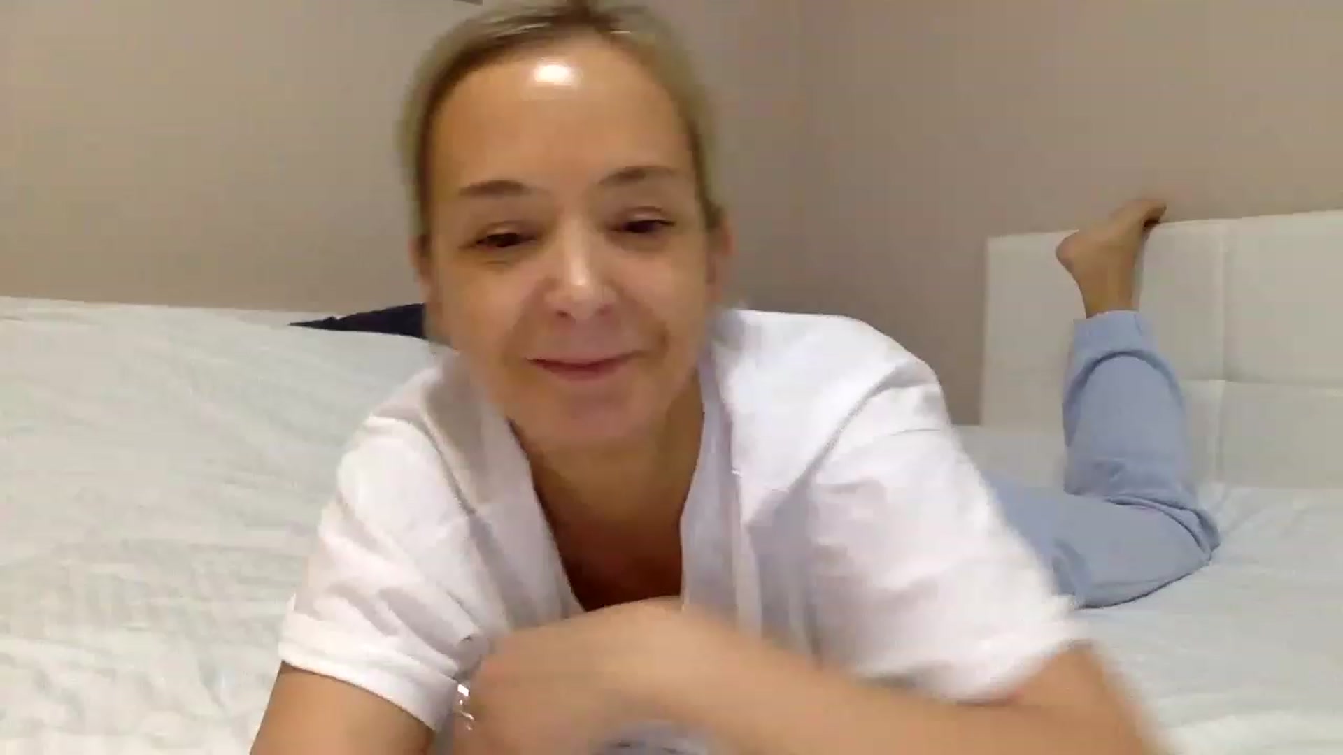 Gallery image thumbnail from Aimee_Angel's myfreecams stream on, 12/31/2022, 17:13 image 10 of 20