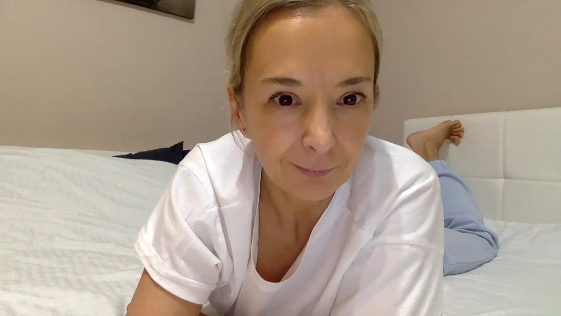 Gallery image thumbnail from Aimee_Angel's myfreecams stream on, 12/31/2022, 17:13 image 7 of 20