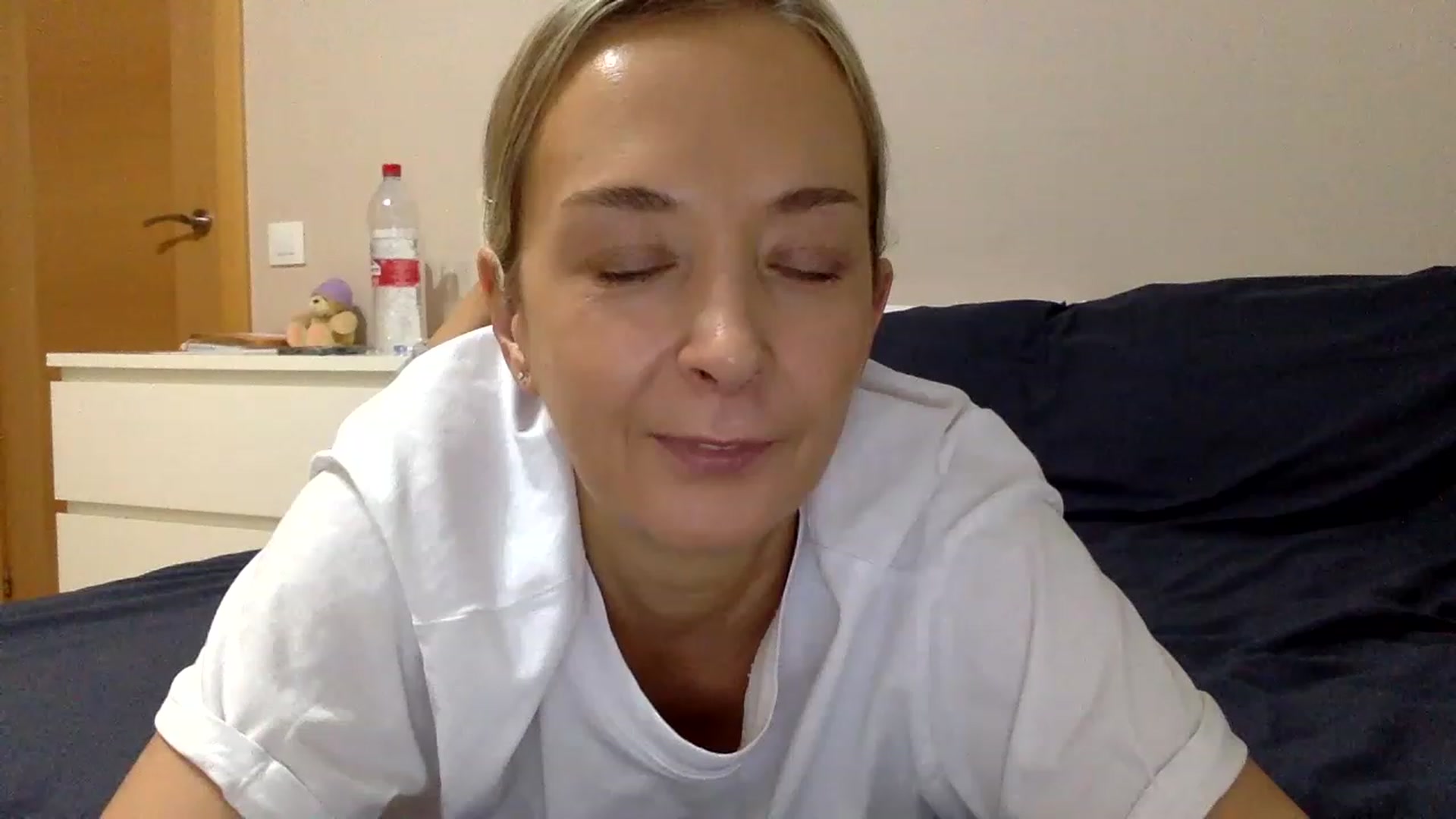 Gallery image thumbnail from Aimee_Angel's myfreecams stream on, 01/03/2023, 18:17 image 7 of 20