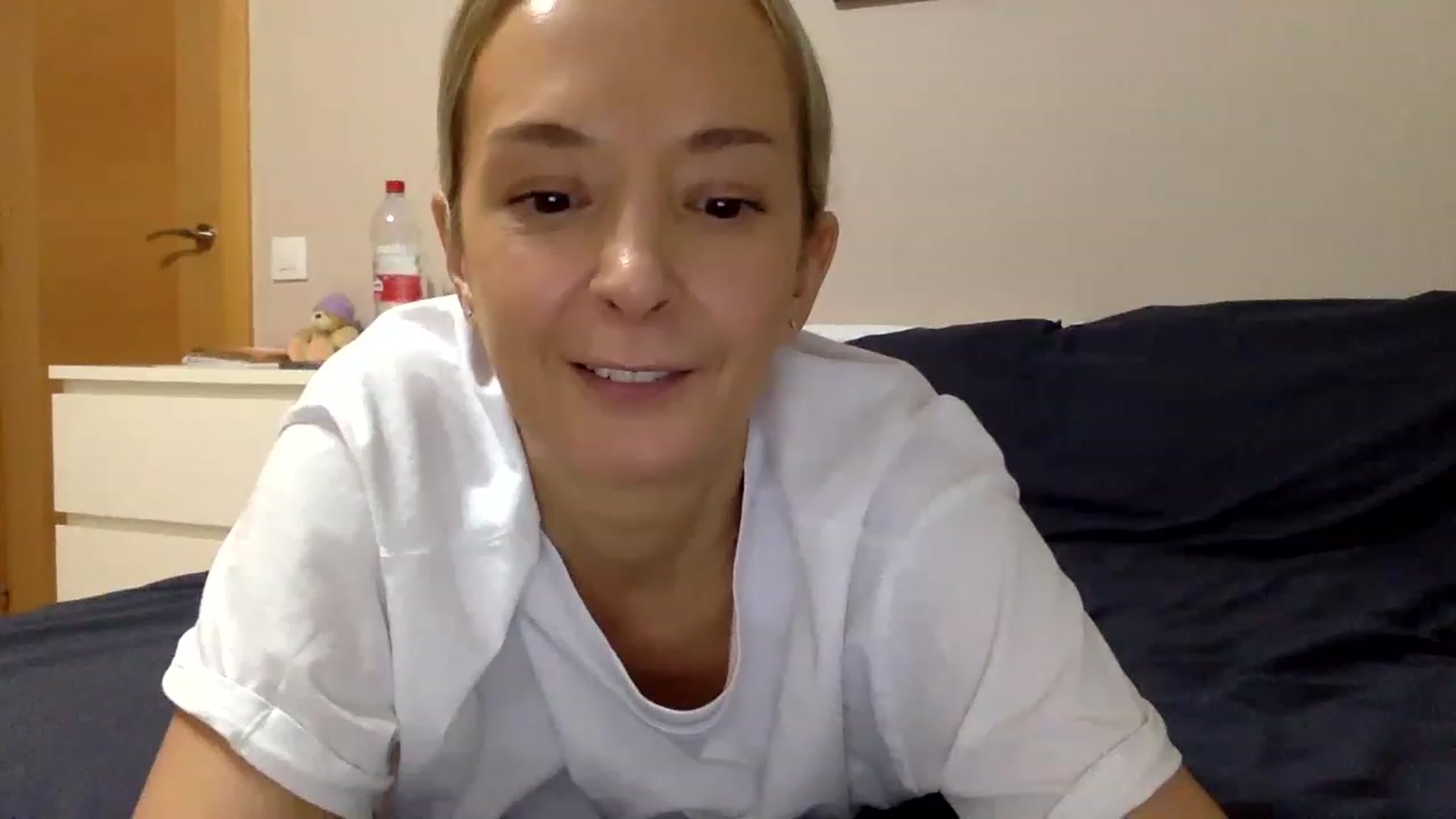 Gallery image thumbnail from Aimee_Angel's myfreecams stream on, 01/03/2023, 18:17 image 10 of 20
