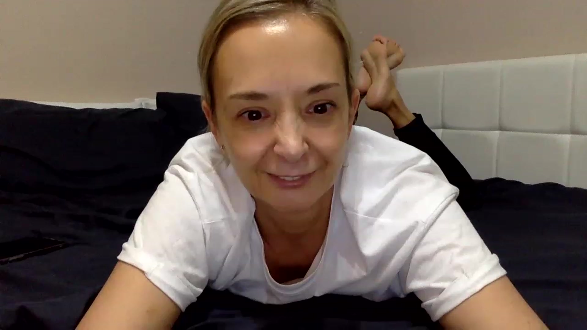 Gallery image thumbnail from Aimee_Angel's myfreecams stream on, 01/04/2023, 20:07 image 10 of 20