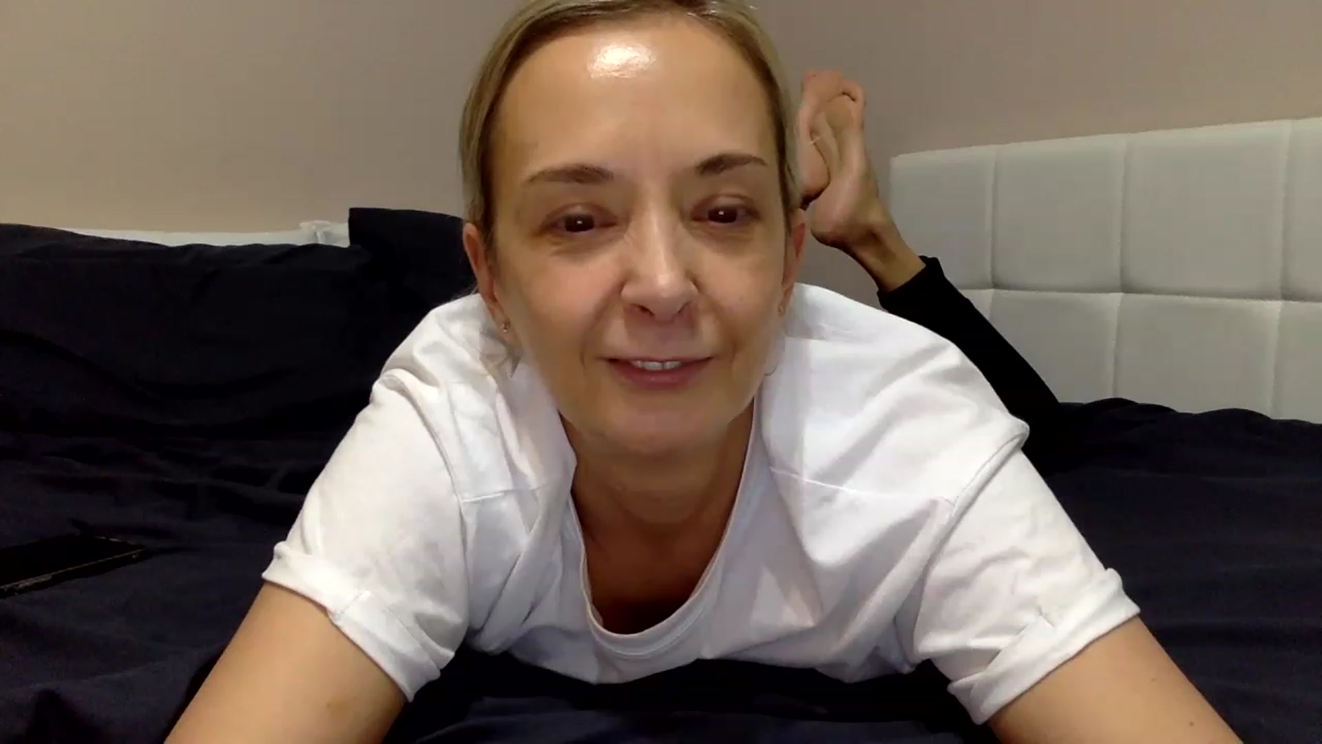 Gallery image thumbnail from Aimee_Angel's myfreecams stream on, 01/04/2023, 20:07 image 11 of 20