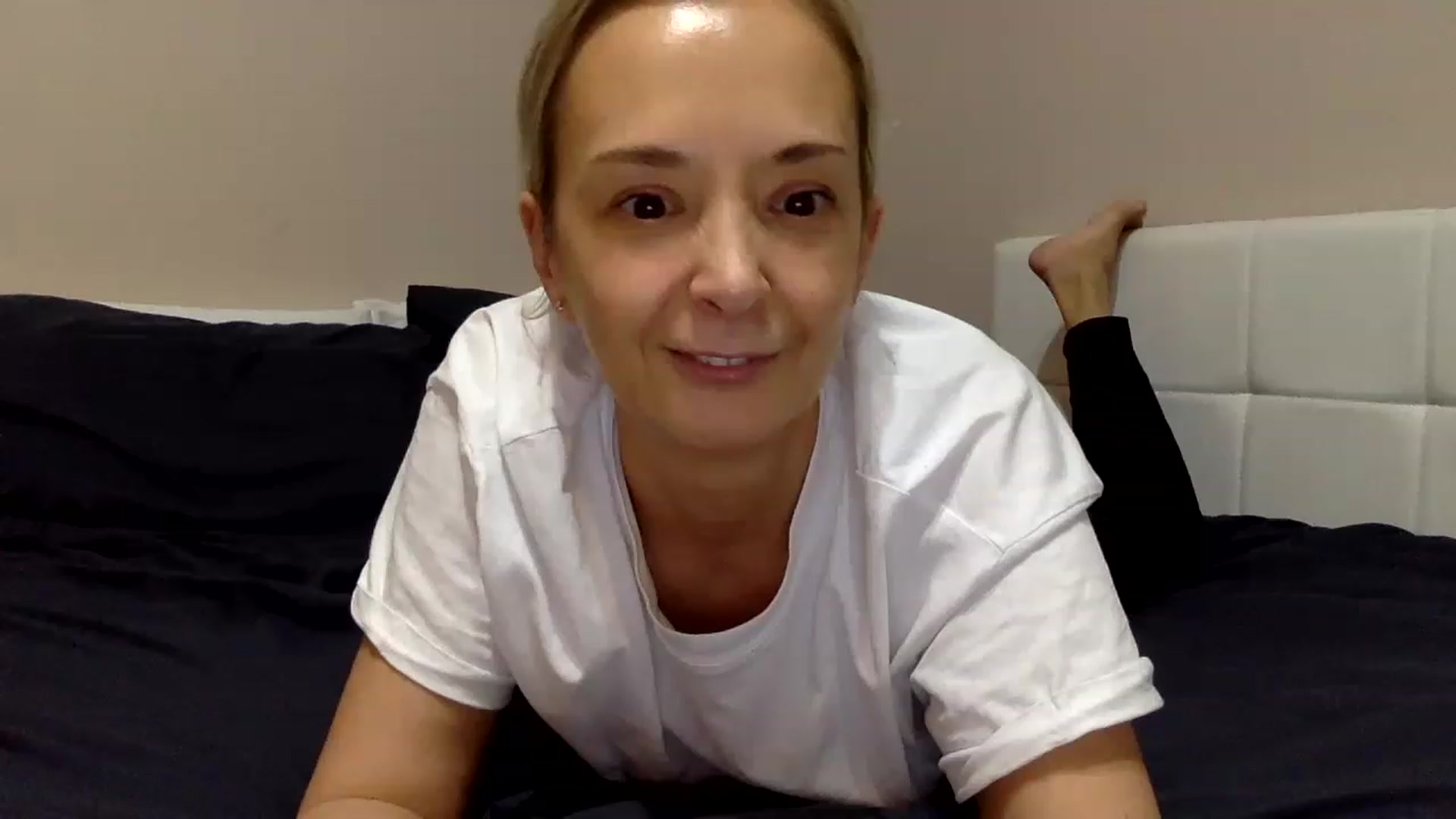 Gallery image thumbnail from Aimee_Angel's myfreecams stream on, 01/04/2023, 20:07 image 5 of 20