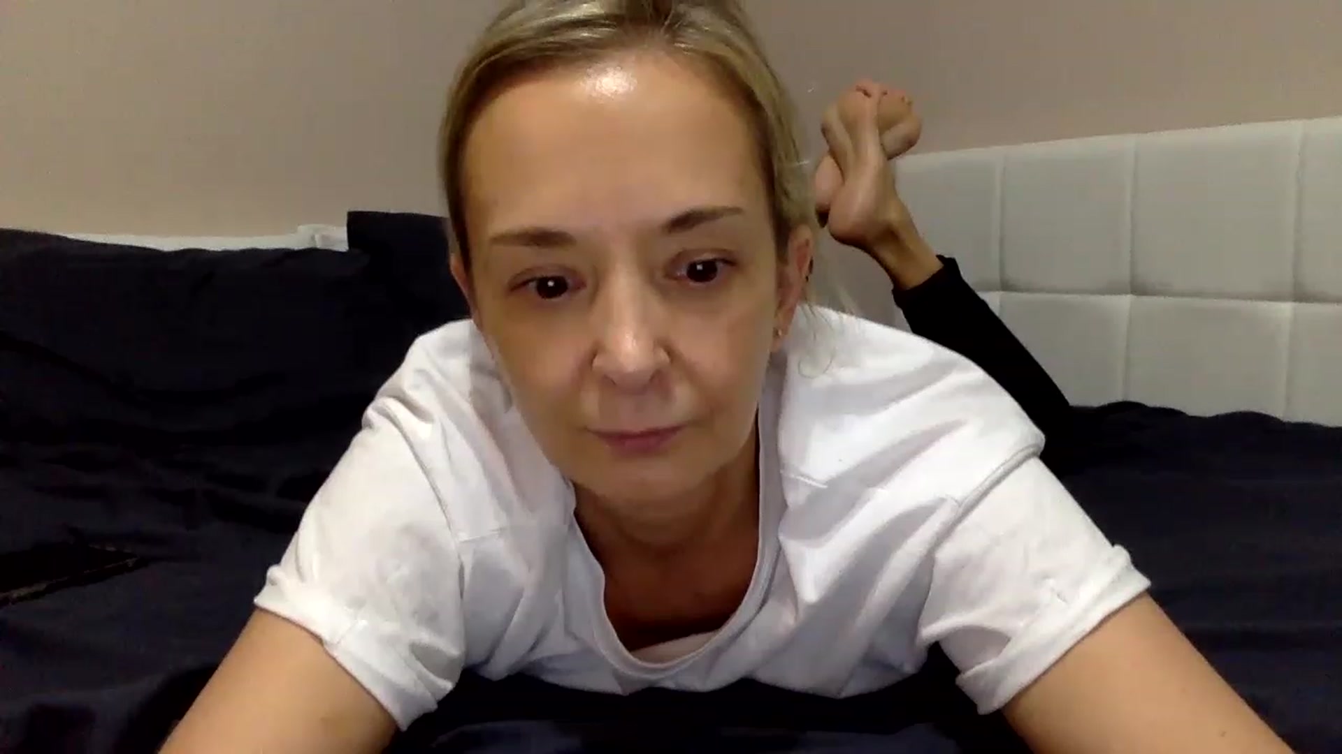 Gallery image thumbnail from Aimee_Angel's myfreecams stream on, 01/04/2023, 20:07 image 12 of 20