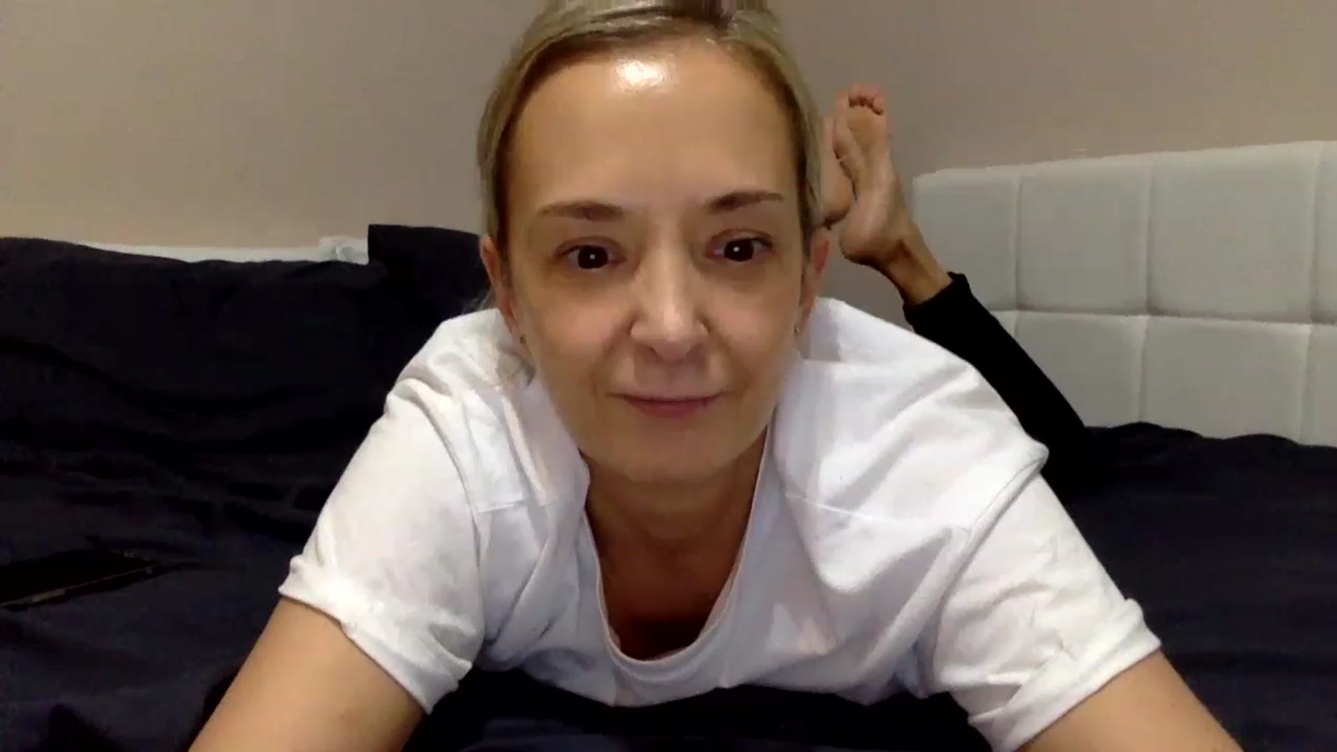 Gallery image thumbnail from Aimee_Angel's myfreecams stream on, 01/04/2023, 20:07 image 9 of 20