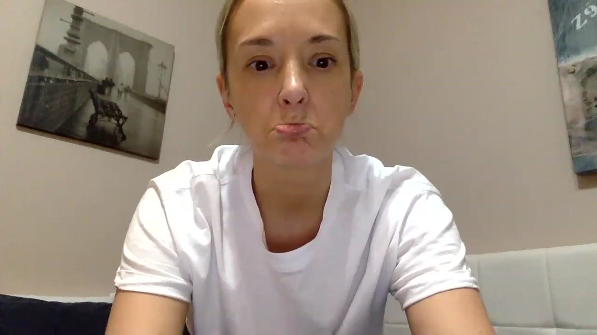 Gallery image thumbnail from Aimee_Angel's myfreecams stream on, 01/04/2023, 20:07 image 20 of 20