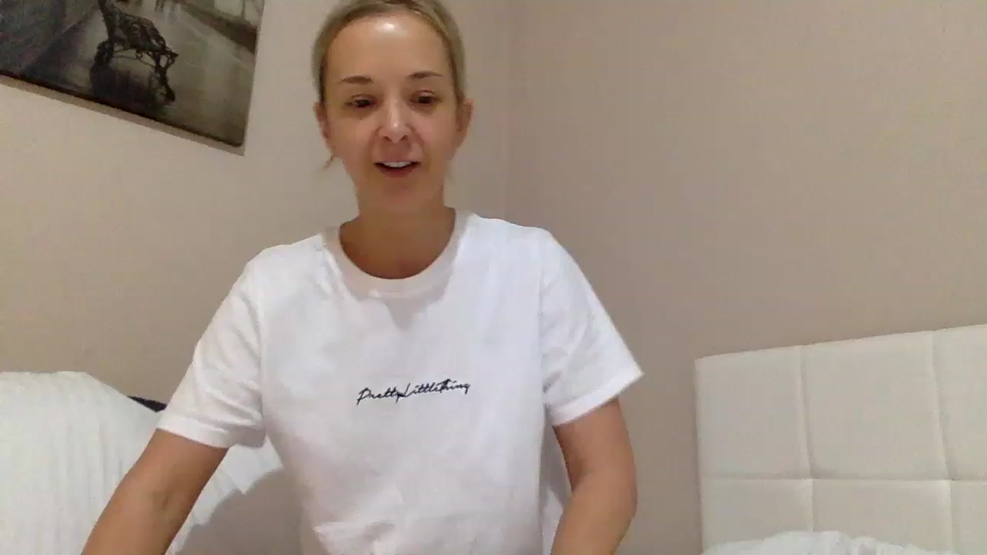 Gallery image thumbnail from Aimee_Angel's myfreecams stream on, 01/05/2023, 22:45 image 16 of 20