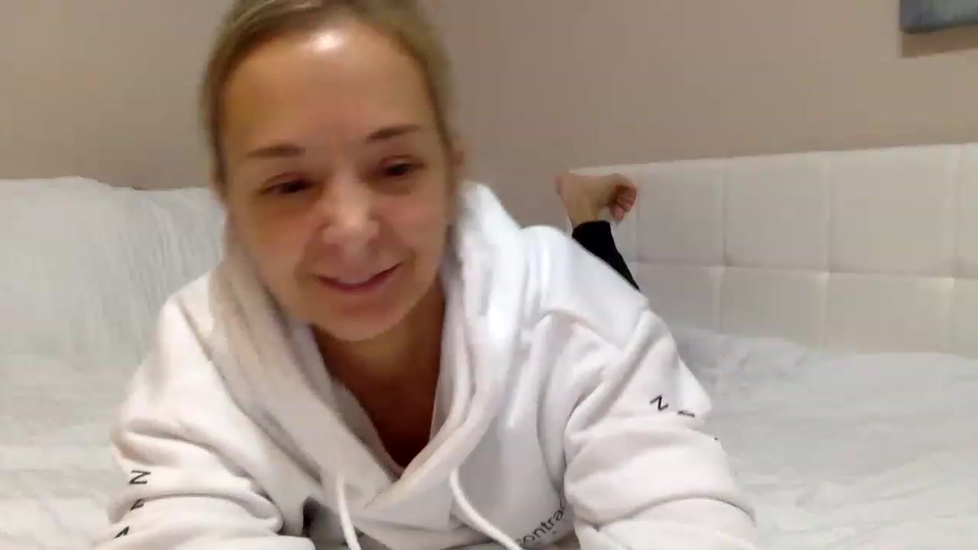 Gallery image thumbnail from Aimee_Angel's myfreecams stream on, 01/05/2023, 22:45 image 6 of 20