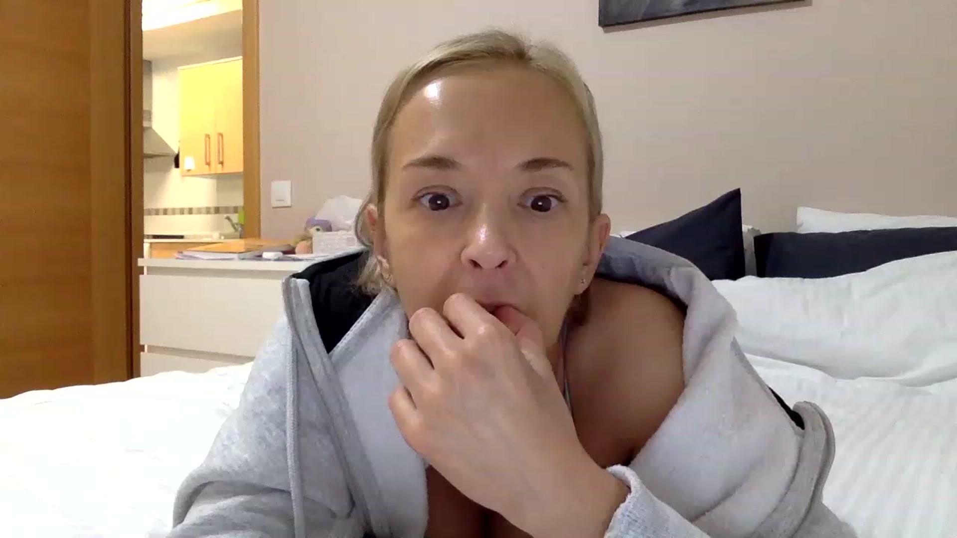 Gallery image thumbnail from Aimee_Angel's myfreecams stream on, 01/27/2023, 19:31 image 19 of 20