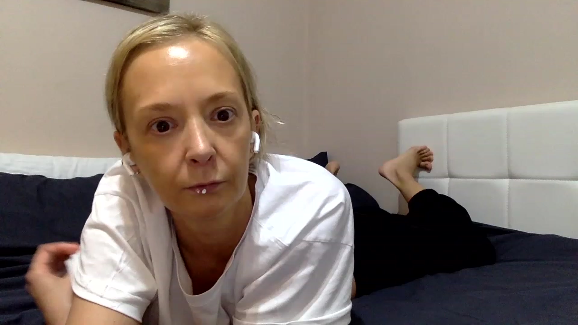Gallery image thumbnail from Aimee_Angel's myfreecams stream on, 02/01/2023, 20:01 image 12 of 20