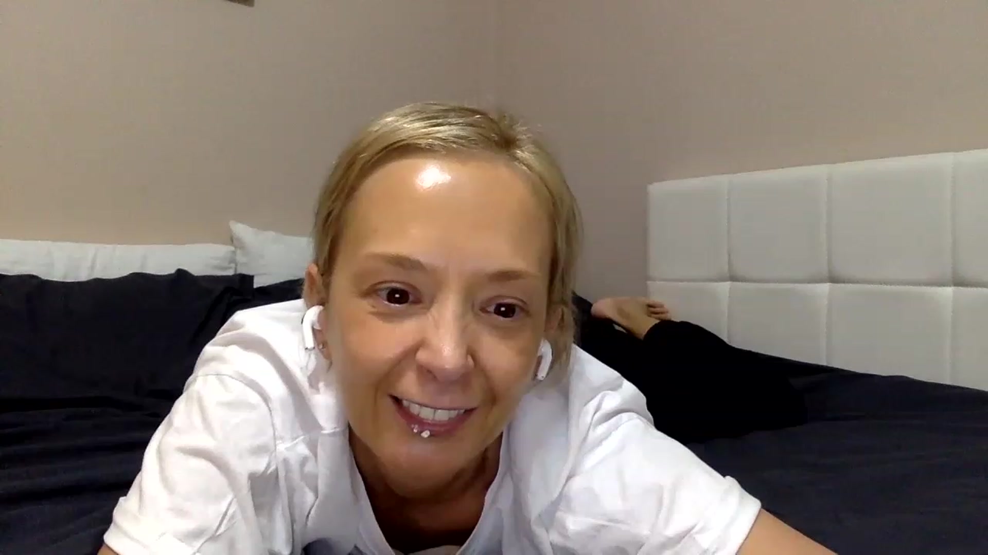 Gallery image thumbnail from Aimee_Angel's myfreecams stream on, 02/01/2023, 20:01 image 14 of 20
