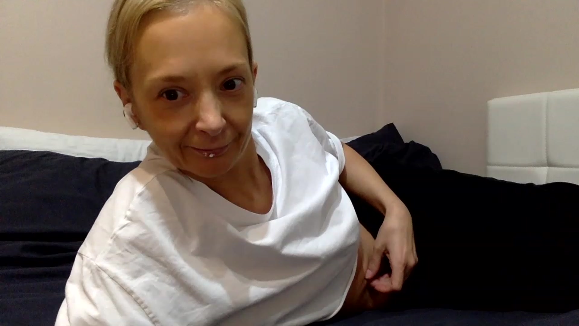 Gallery image thumbnail from Aimee_Angel's myfreecams stream on, 02/01/2023, 20:01 image 7 of 20