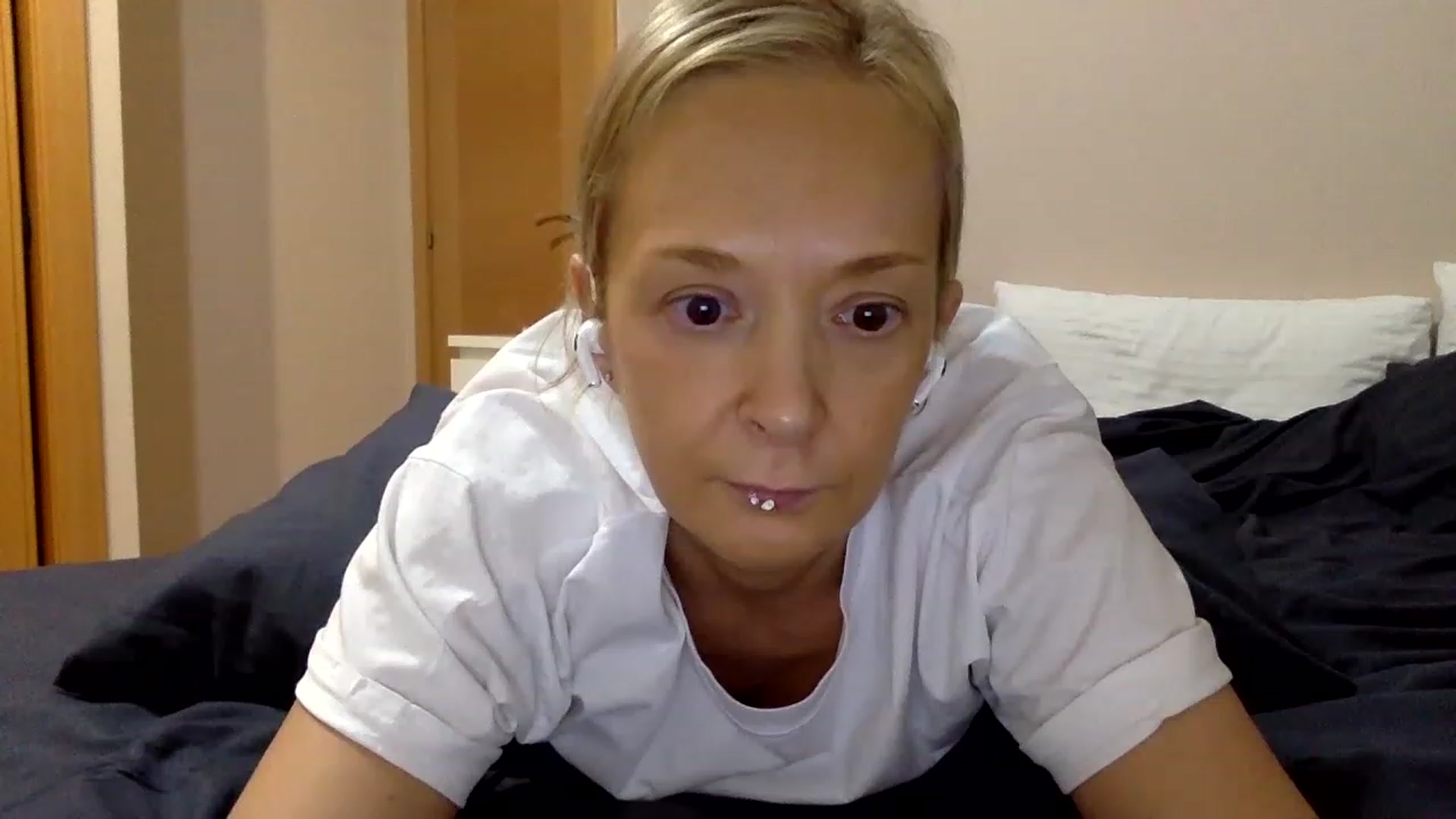 Gallery image thumbnail from Aimee_Angel's myfreecams stream on, 02/01/2023, 20:48 image 9 of 20