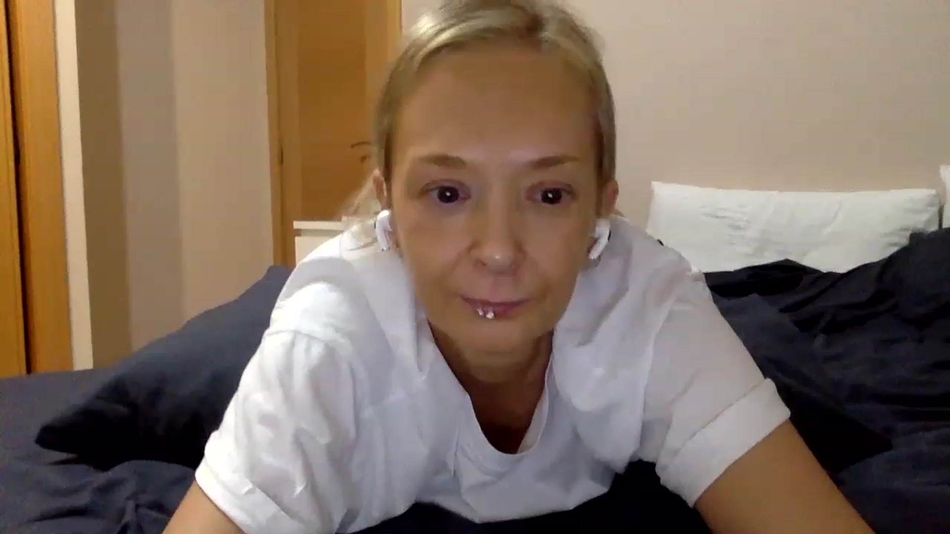 Gallery image thumbnail from Aimee_Angel's myfreecams stream on, 02/01/2023, 20:48 image 18 of 20