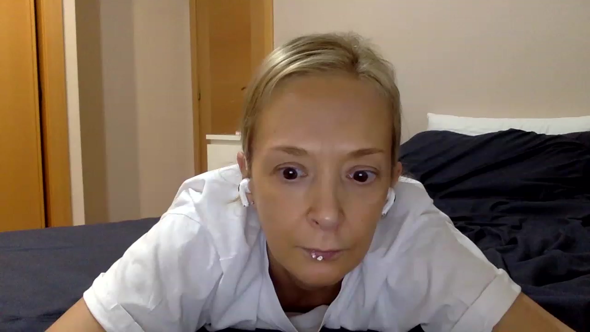 Gallery image thumbnail from Aimee_Angel's myfreecams stream on, 02/01/2023, 20:48 image 6 of 20