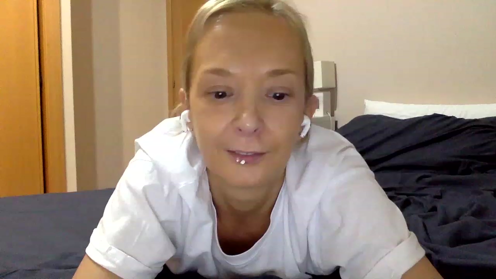Gallery image thumbnail from Aimee_Angel's myfreecams stream on, 02/01/2023, 20:48 image 4 of 20