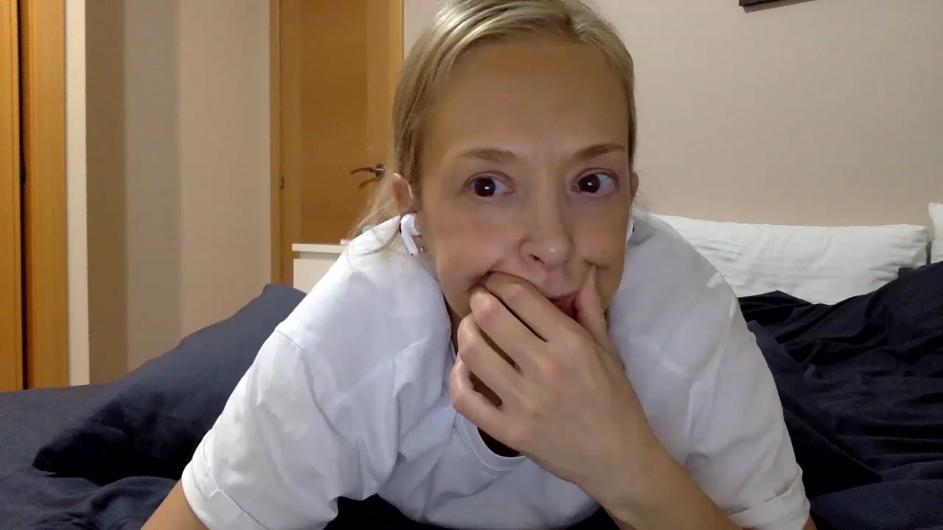 Gallery image thumbnail from Aimee_Angel's myfreecams stream on, 02/01/2023, 20:48 image 10 of 20