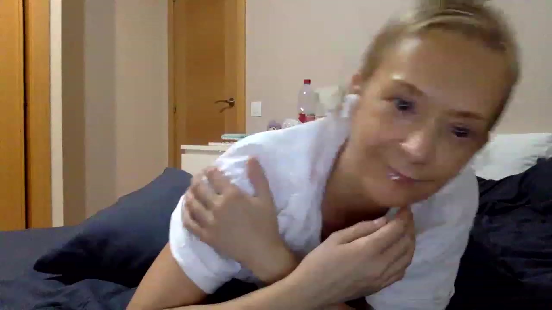 Gallery image thumbnail from Aimee_Angel's myfreecams stream on, 02/01/2023, 20:48 image 11 of 20
