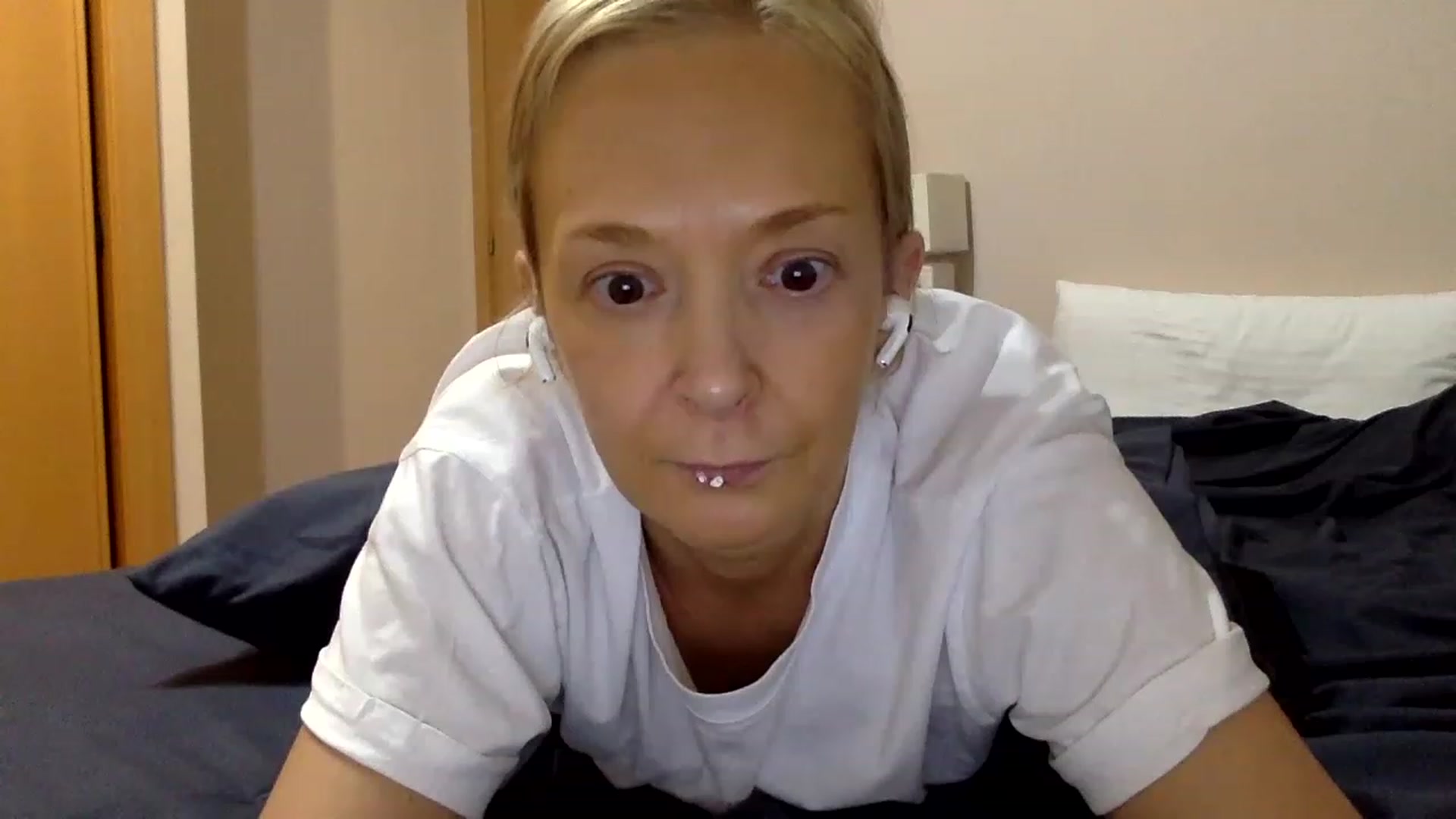 Gallery image thumbnail from Aimee_Angel's myfreecams stream on, 02/01/2023, 20:48 image 8 of 20