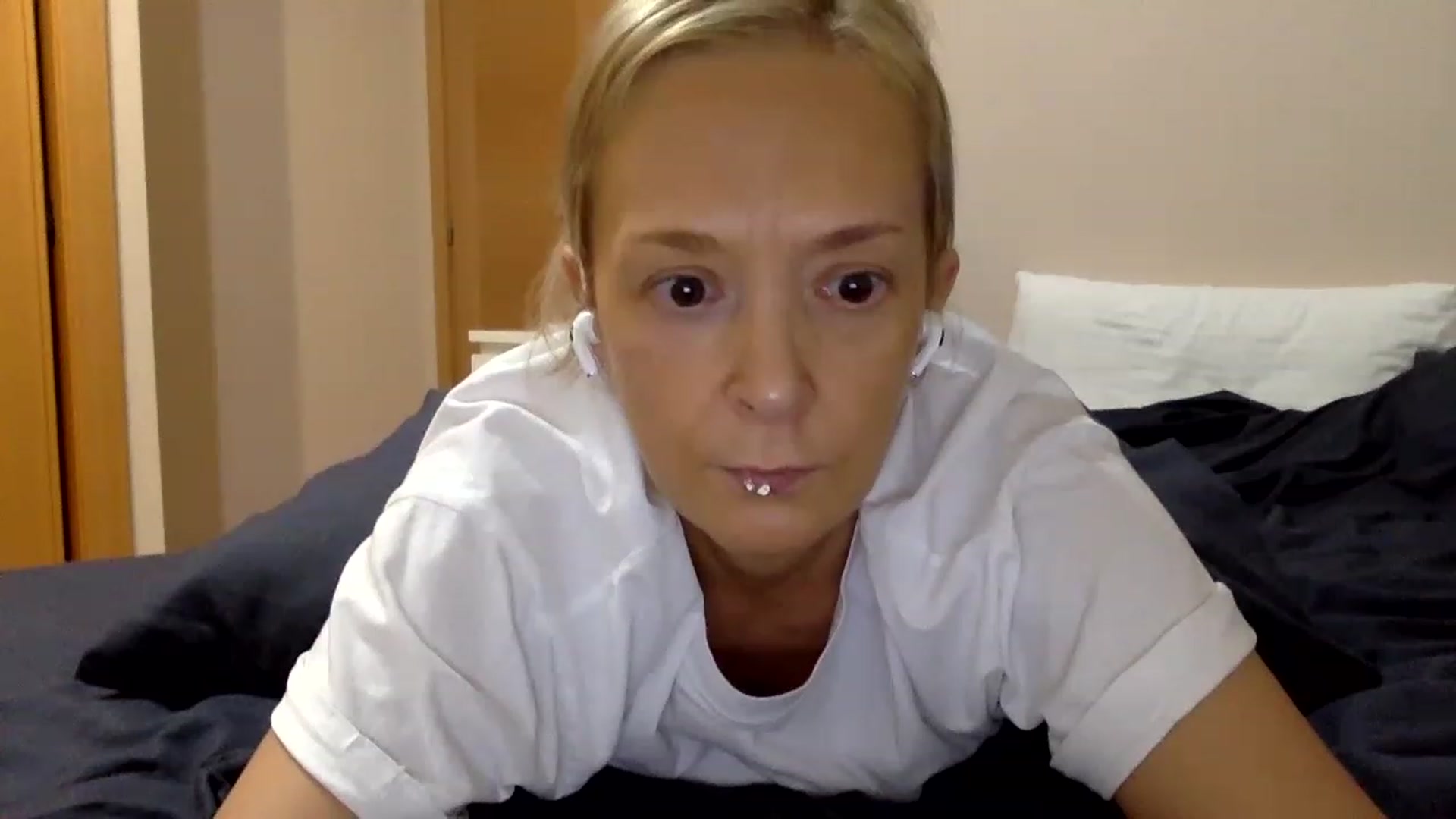 Gallery image thumbnail from Aimee_Angel's myfreecams stream on, 02/01/2023, 20:48 image 13 of 20