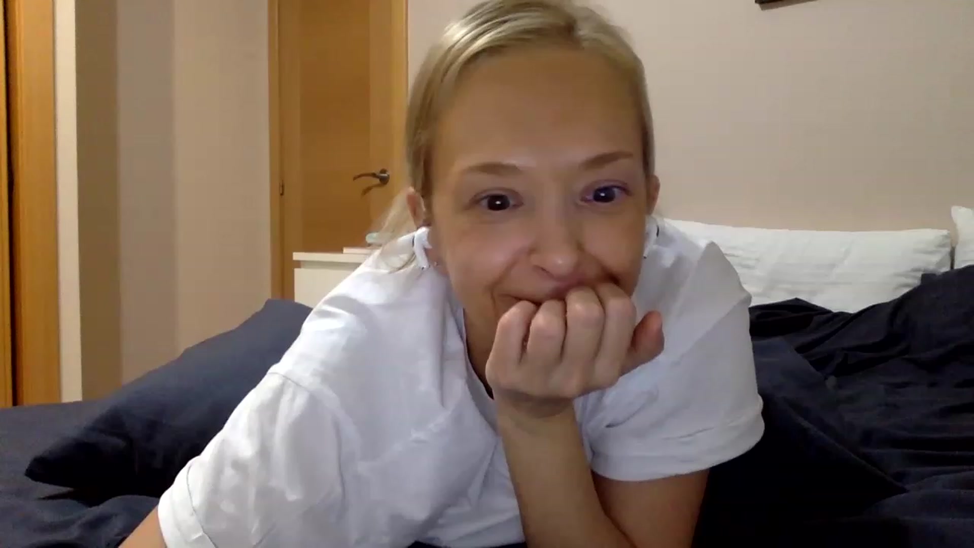Gallery image thumbnail from Aimee_Angel's myfreecams stream on, 02/01/2023, 20:48 image 19 of 20