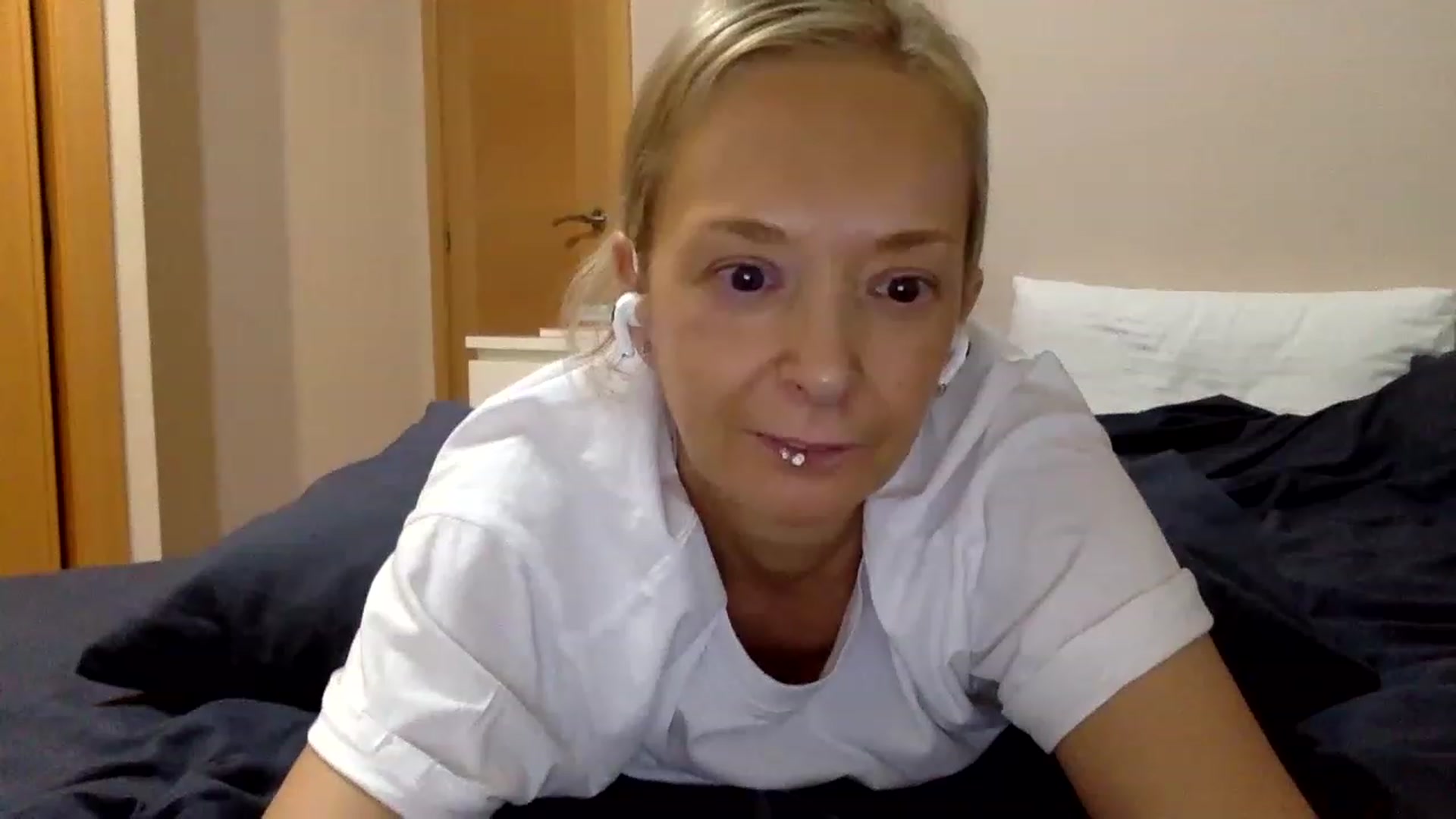 Gallery image thumbnail from Aimee_Angel's myfreecams stream on, 02/01/2023, 20:48 image 15 of 20