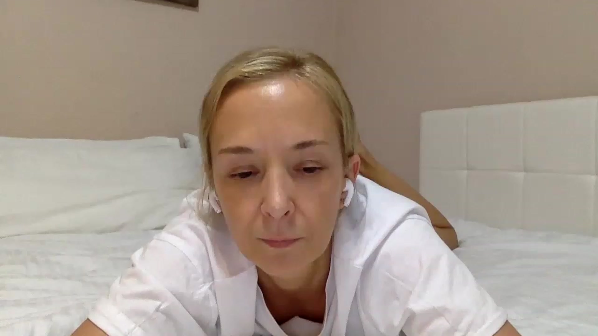 Gallery image thumbnail from Aimee_Angel's myfreecams stream on, 02/05/2023, 18:57 image 9 of 20
