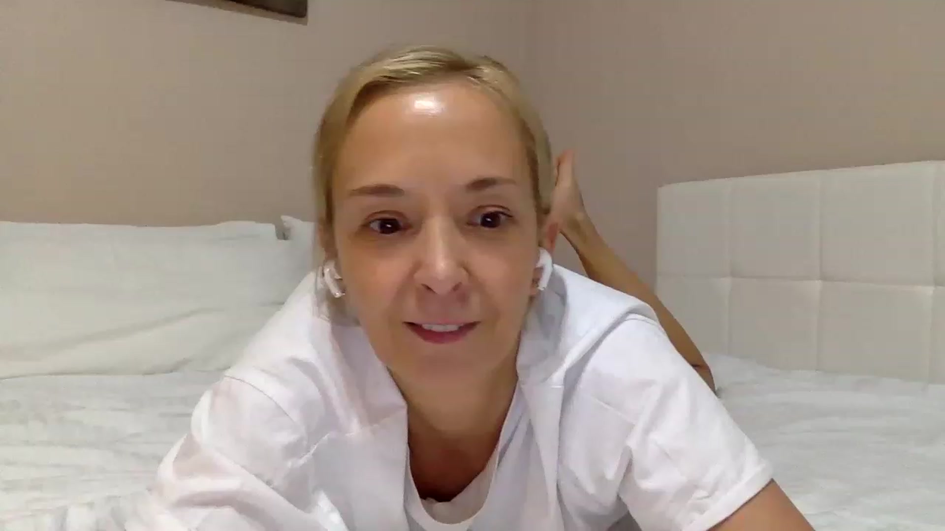 Gallery image thumbnail from Aimee_Angel's myfreecams stream on, 02/05/2023, 18:57 image 5 of 20