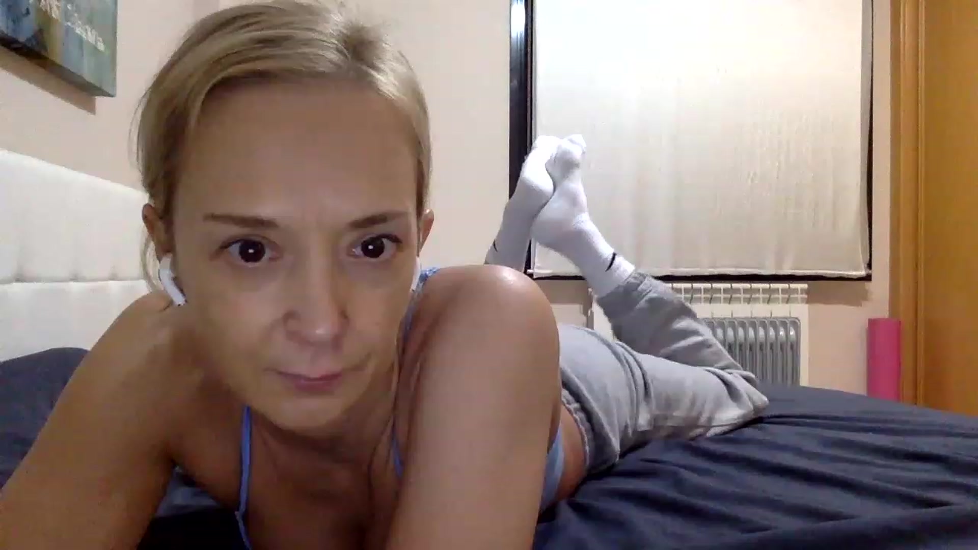 Gallery image thumbnail from Aimee_Angel's myfreecams stream on, 02/06/2023, 19:32 image 8 of 20