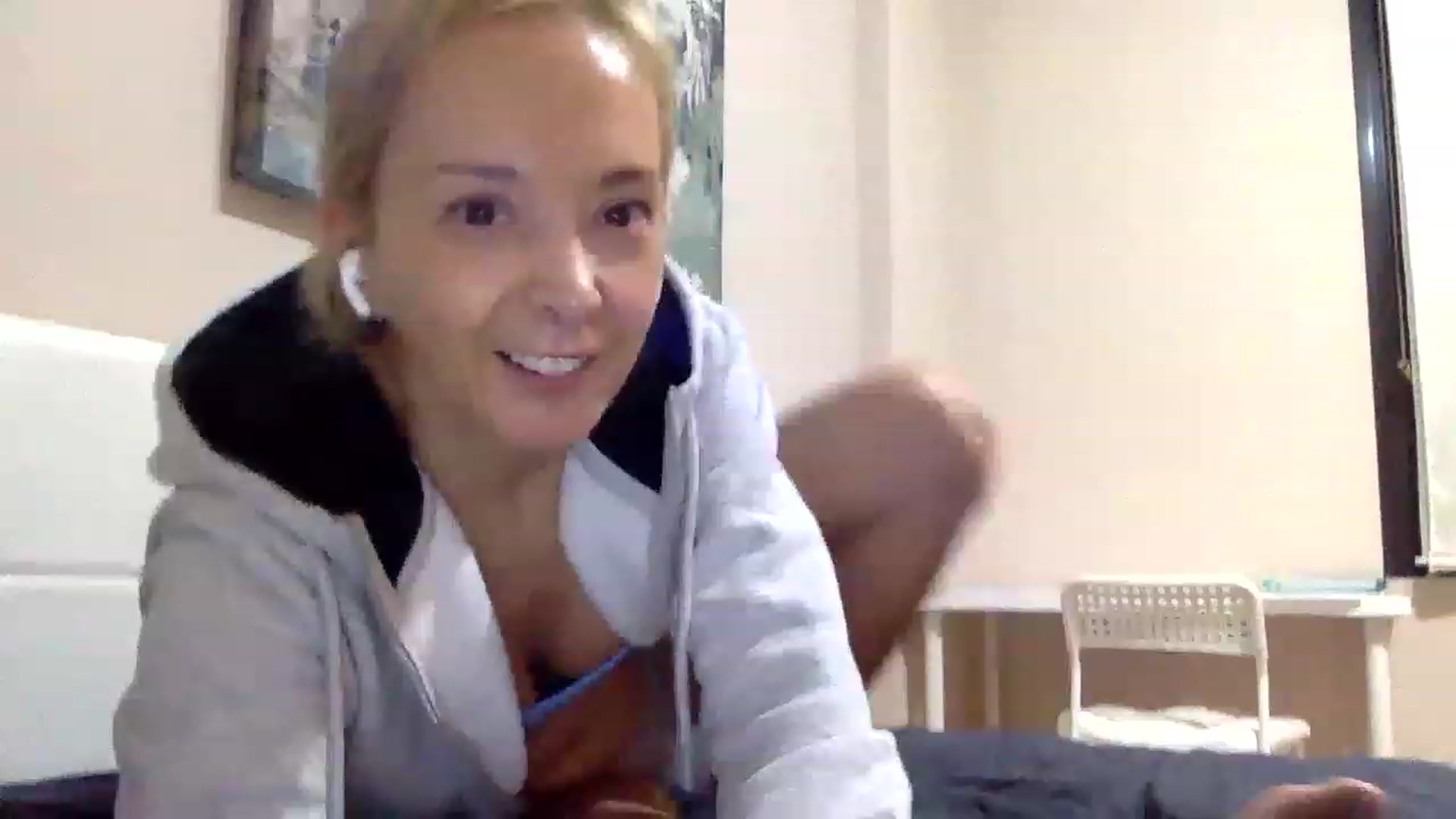 Gallery image thumbnail from Aimee_Angel's myfreecams stream on, 02/06/2023, 20:20 image 4 of 20