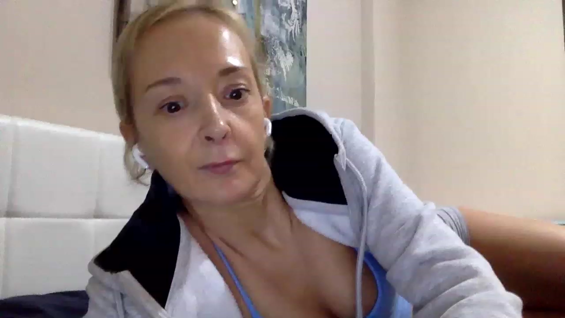 Gallery image thumbnail from Aimee_Angel's myfreecams stream on, 02/06/2023, 20:20 image 5 of 20