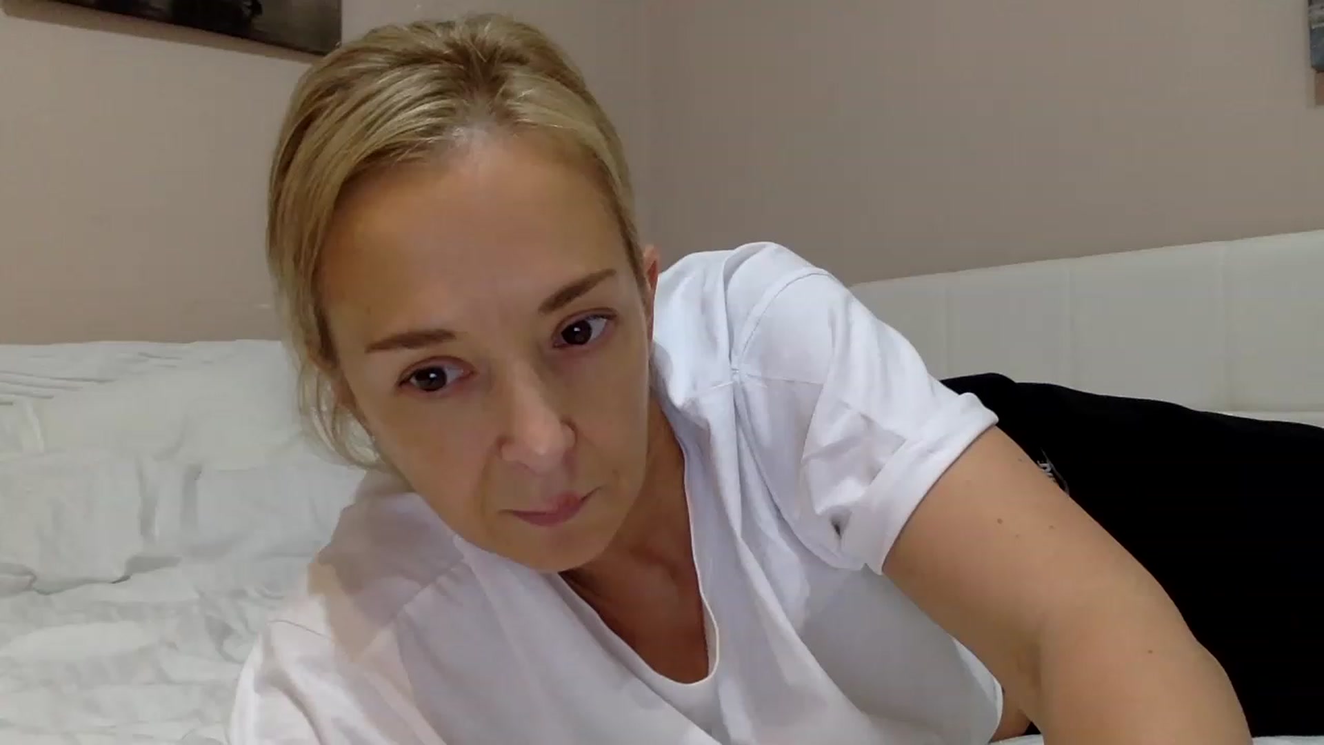 Gallery image thumbnail from Aimee_Angel's myfreecams stream on, 02/11/2023, 20:45 image 16 of 20
