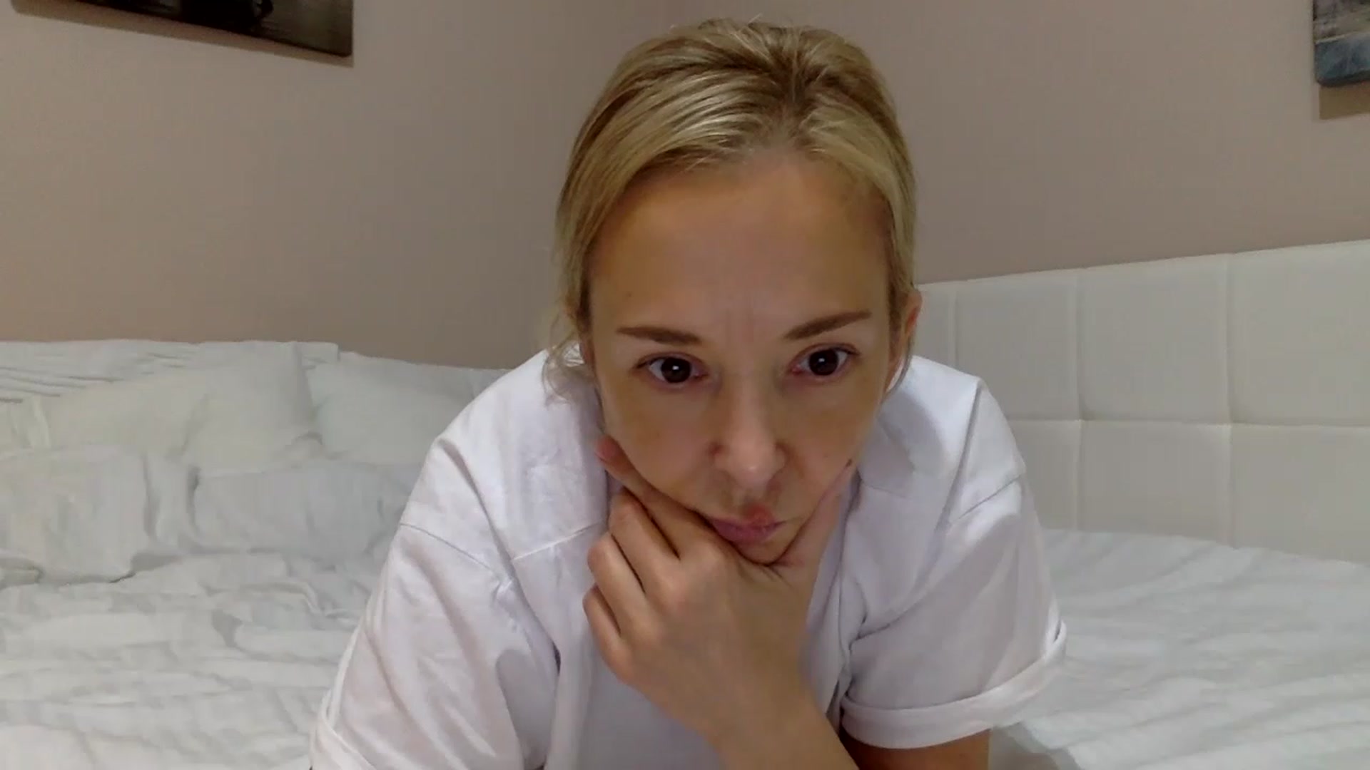 Gallery image thumbnail from Aimee_Angel's myfreecams stream on, 02/11/2023, 20:45 image 8 of 20