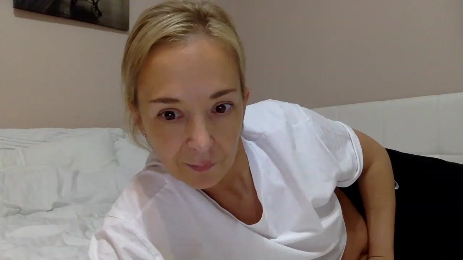 Gallery image thumbnail from Aimee_Angel's myfreecams stream on, 02/11/2023, 20:45 image 18 of 20