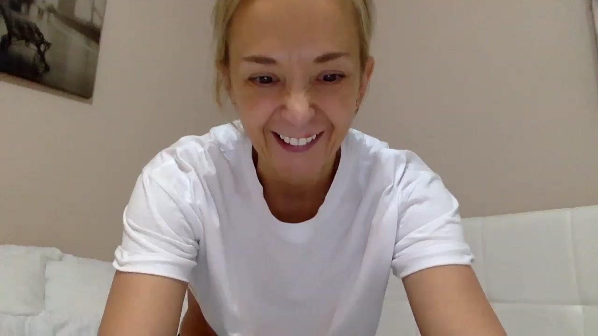 Gallery image thumbnail from Aimee_Angel's myfreecams stream on, 02/11/2023, 21:04 image 11 of 20