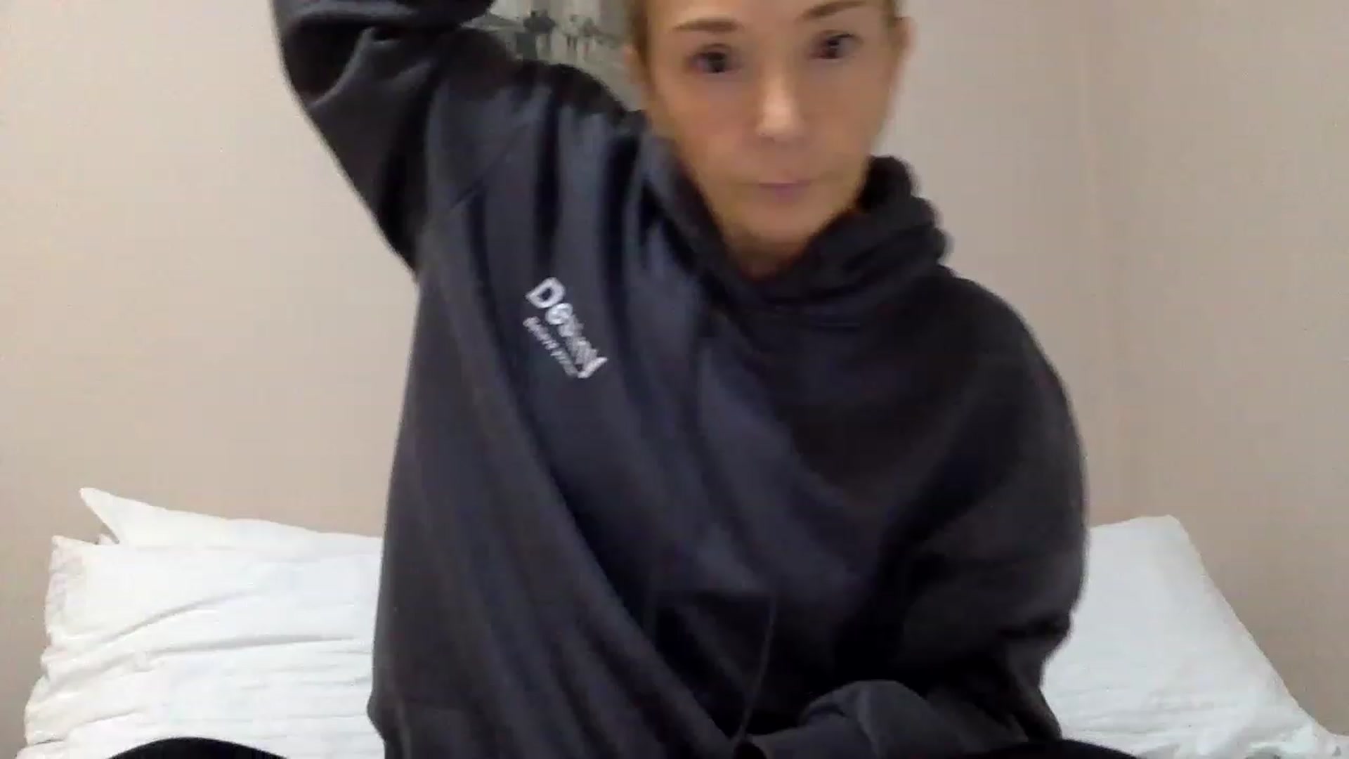 Gallery image thumbnail from Aimee_Angel's myfreecams stream on, 02/22/2023, 18:49 image 14 of 20