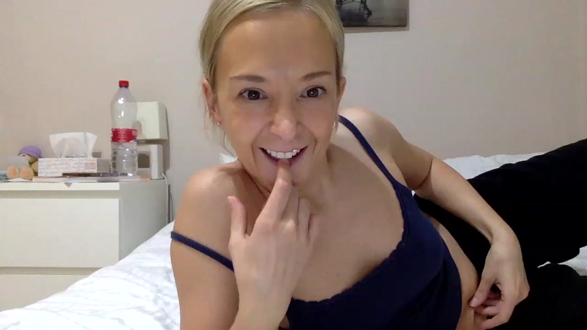 Gallery image thumbnail from Aimee_Angel's myfreecams stream on, 02/23/2023, 19:00 image 8 of 20