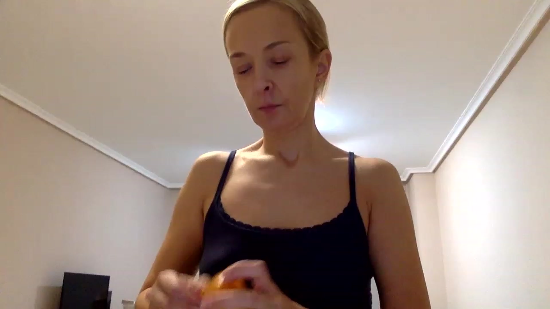 Gallery image thumbnail from Aimee_Angel's myfreecams stream on, 03/01/2023, 19:18 image 1 of 20
