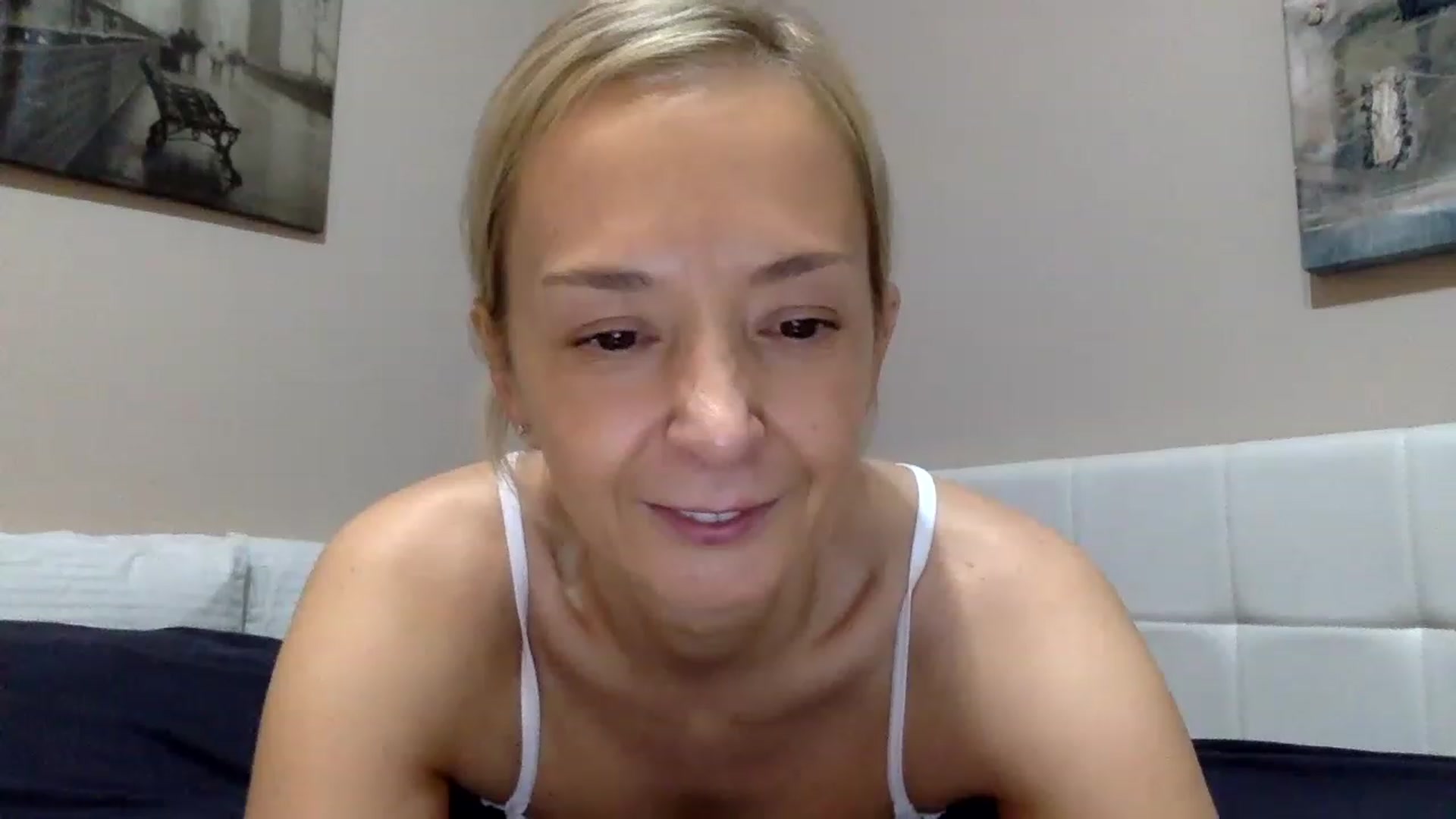 Gallery image thumbnail from Aimee_Angel's myfreecams stream on, 03/01/2023, 19:18 image 15 of 20