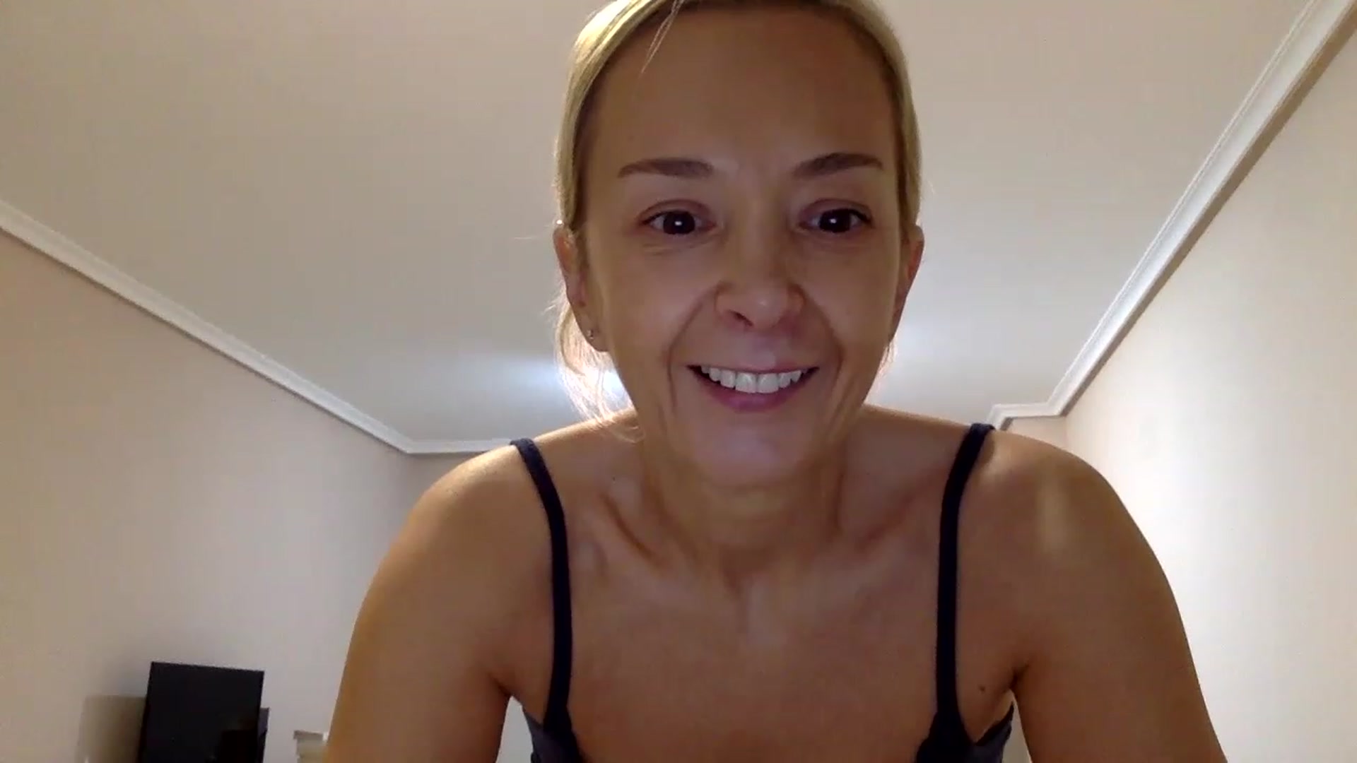Gallery image thumbnail from Aimee_Angel's myfreecams stream on, 03/01/2023, 19:18 image 2 of 20