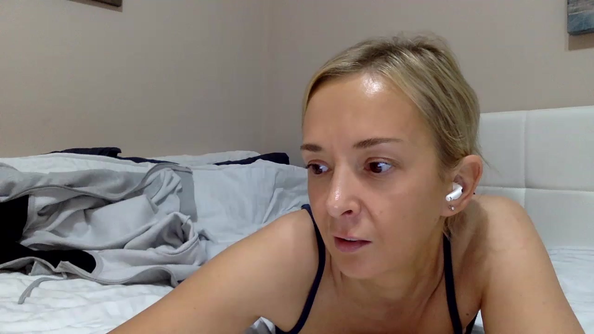 Gallery image thumbnail from Aimee_Angel's myfreecams stream on, 03/10/2023, 21:37 image 4 of 20