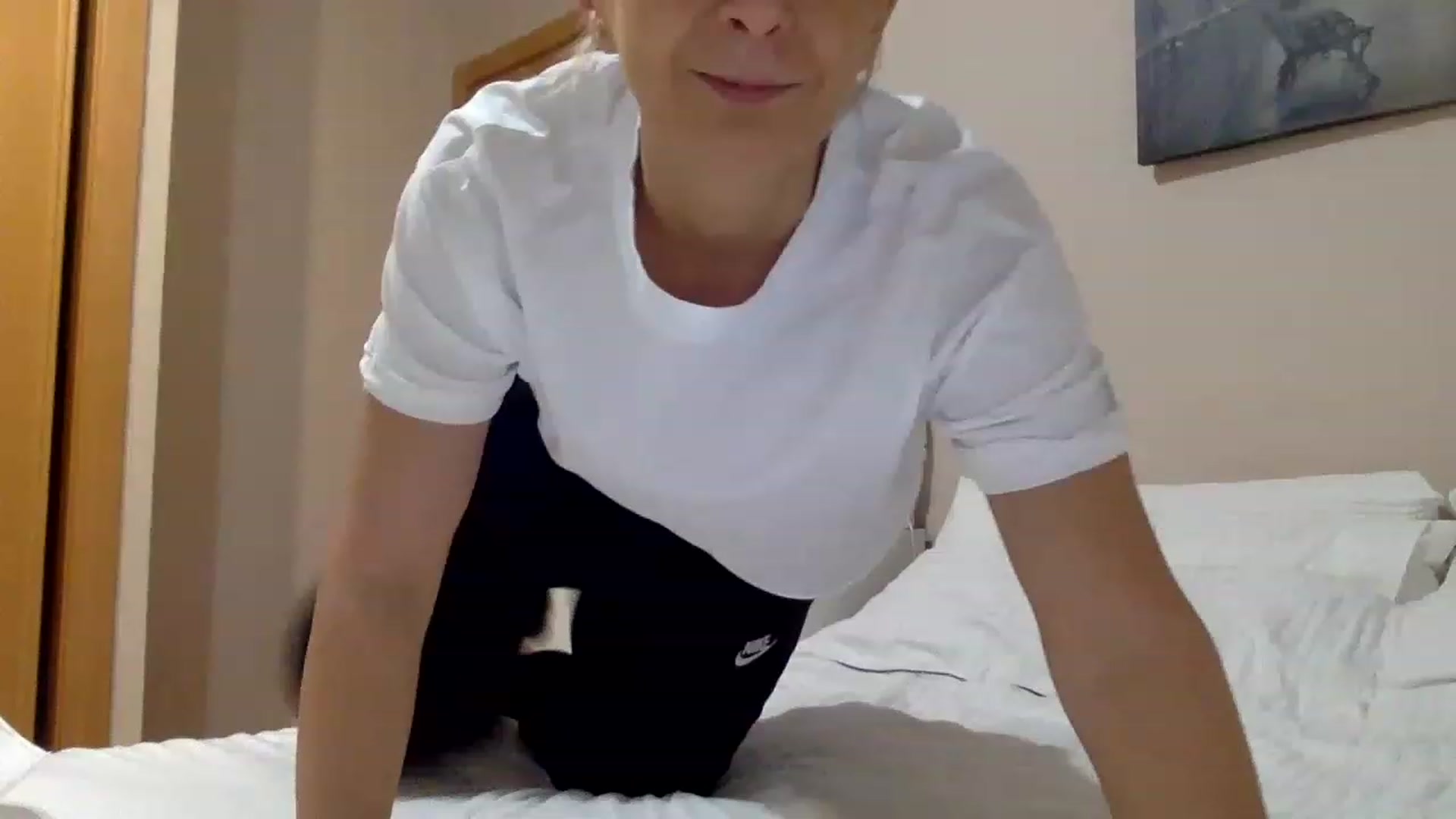 Gallery image thumbnail from Aimee_Angel's myfreecams stream on, 03/27/2023, 19:54 image 7 of 20