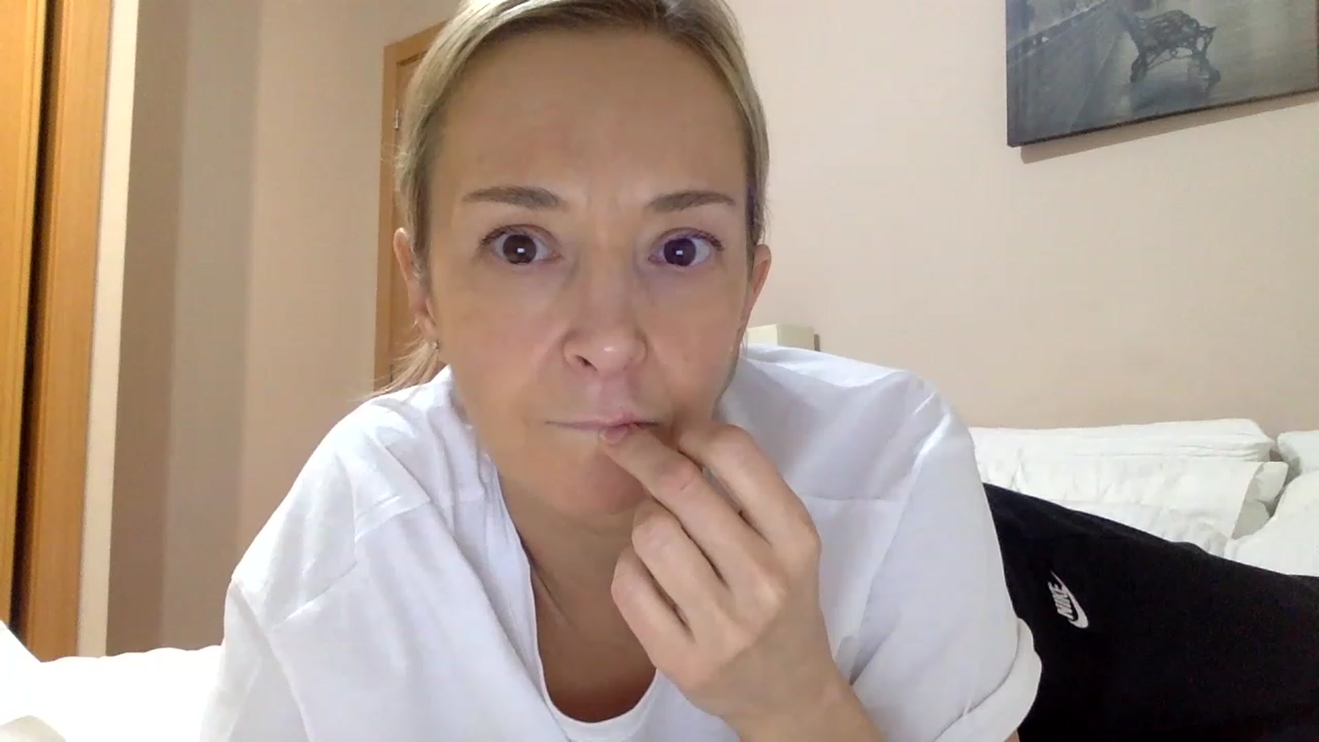 Gallery image thumbnail from Aimee_Angel's myfreecams stream on, 03/27/2023, 19:54 image 16 of 20