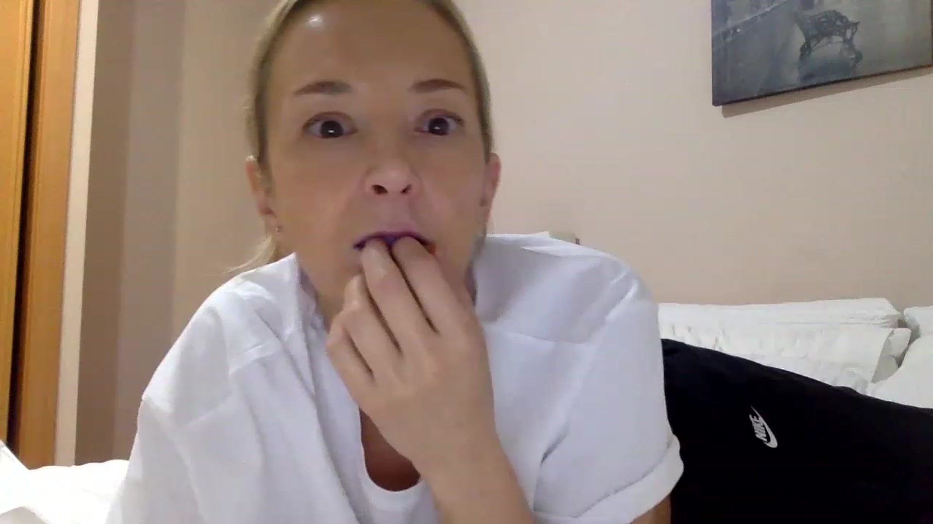 Gallery image thumbnail from Aimee_Angel's myfreecams stream on, 03/27/2023, 19:54 image 19 of 20