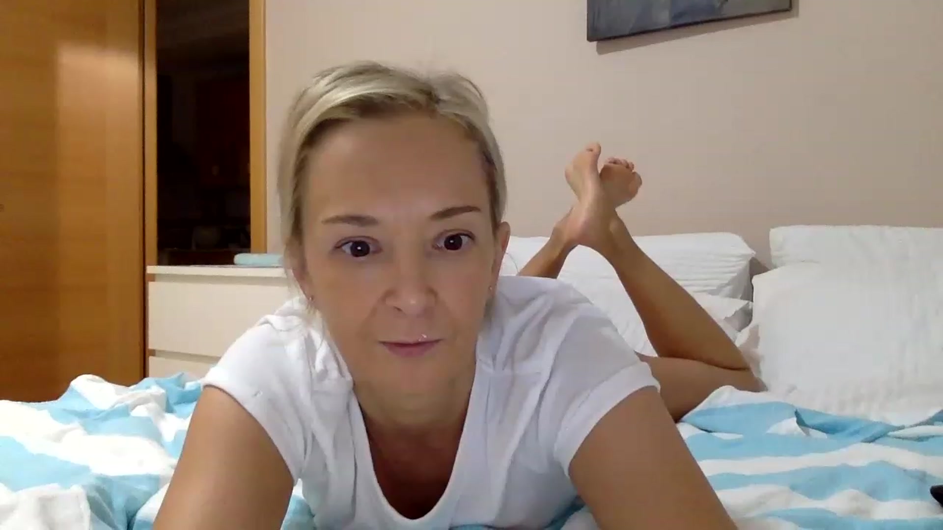 Gallery image thumbnail from Aimee_Angel's myfreecams stream on, 03/29/2023, 18:53 image 10 of 20
