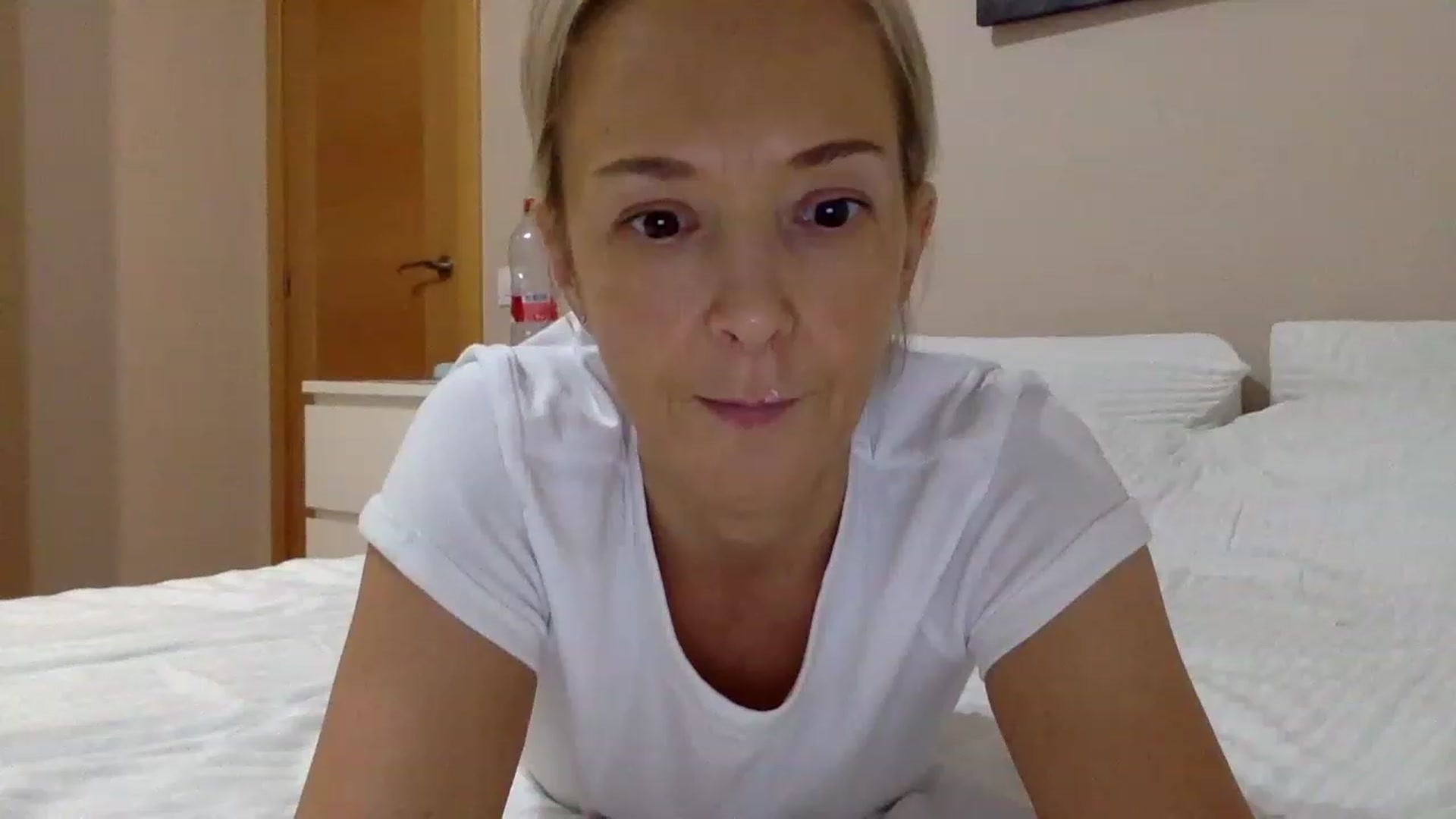 Gallery image thumbnail from Aimee_Angel's myfreecams stream on, 03/29/2023, 18:53 image 20 of 20