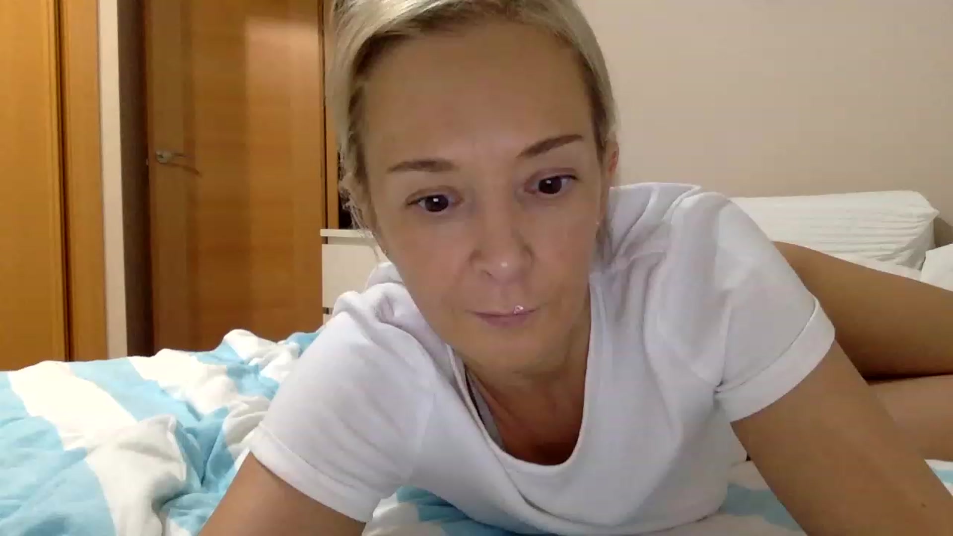 Gallery image thumbnail from Aimee_Angel's myfreecams stream on, 03/29/2023, 18:53 image 18 of 20