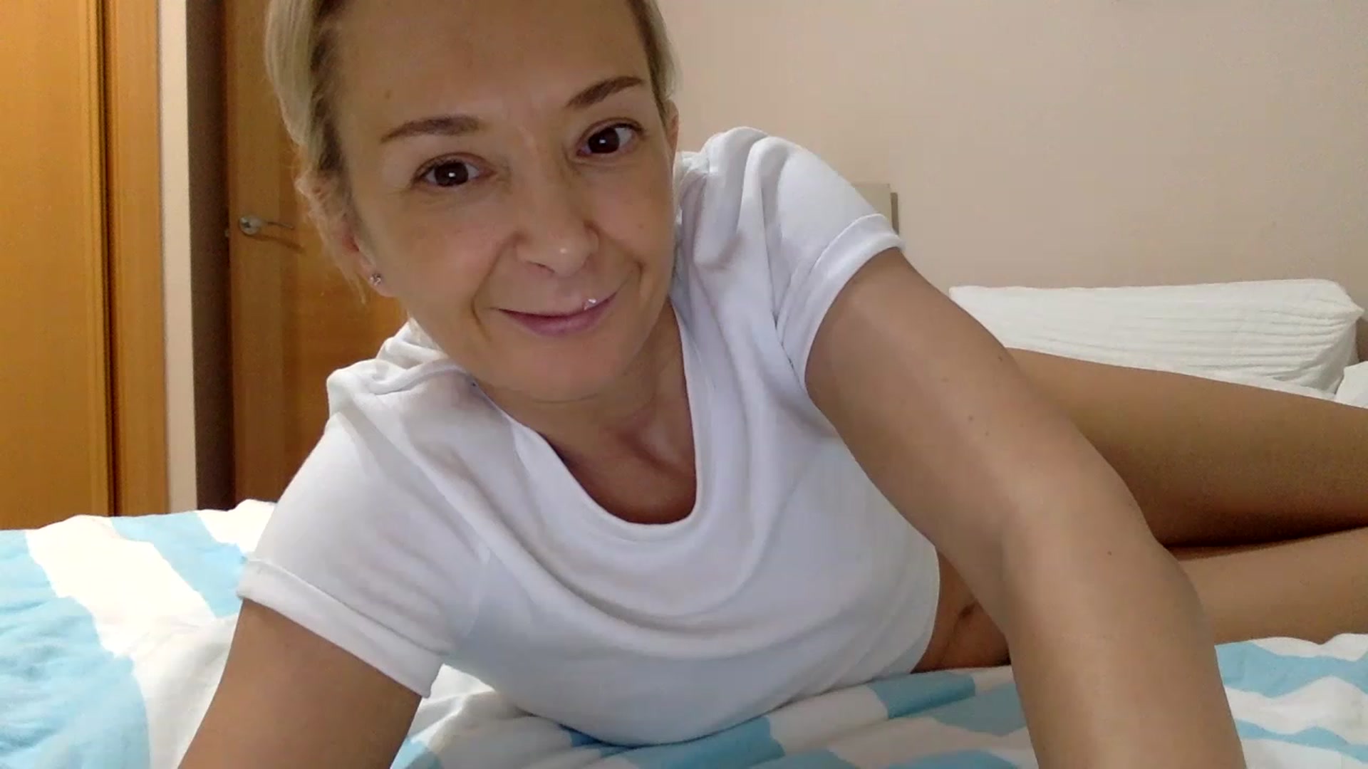 Gallery image thumbnail from Aimee_Angel's myfreecams stream on, 03/29/2023, 18:53 image 16 of 20