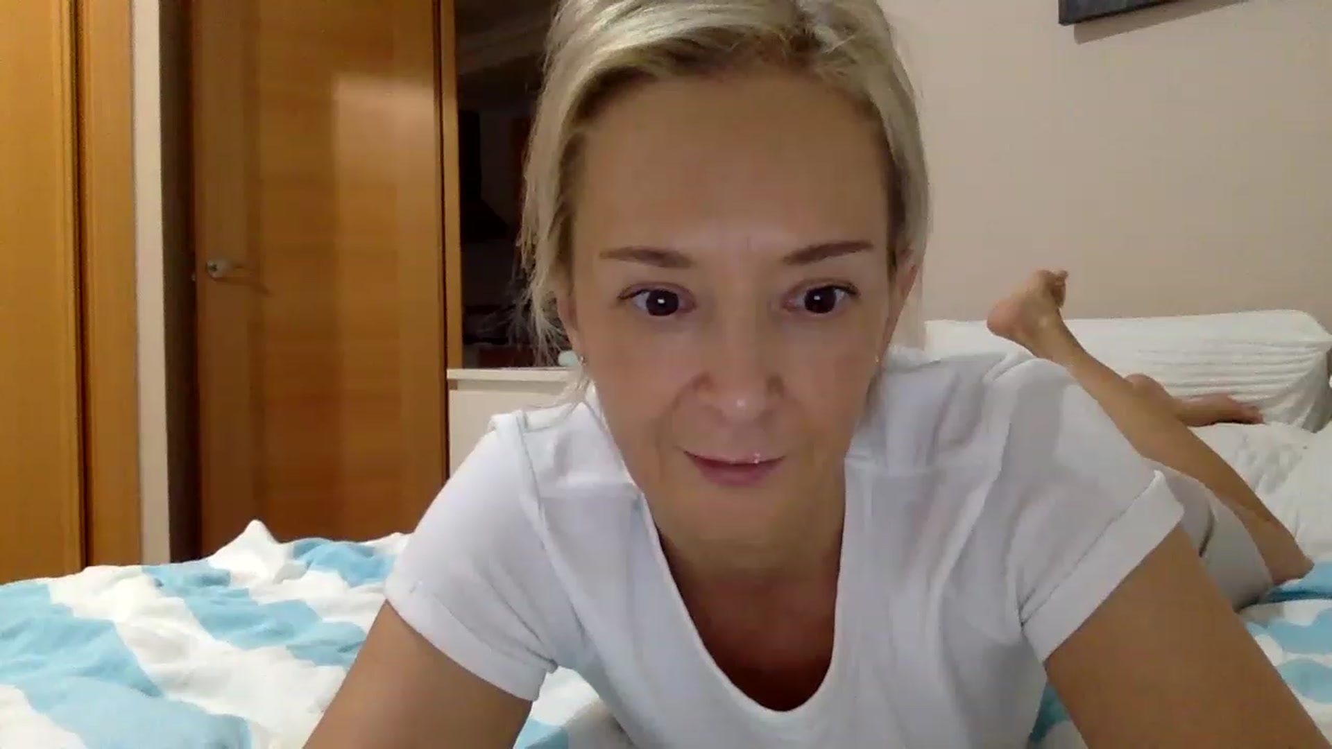 Gallery image thumbnail from Aimee_Angel's myfreecams stream on, 03/29/2023, 18:53 image 3 of 20