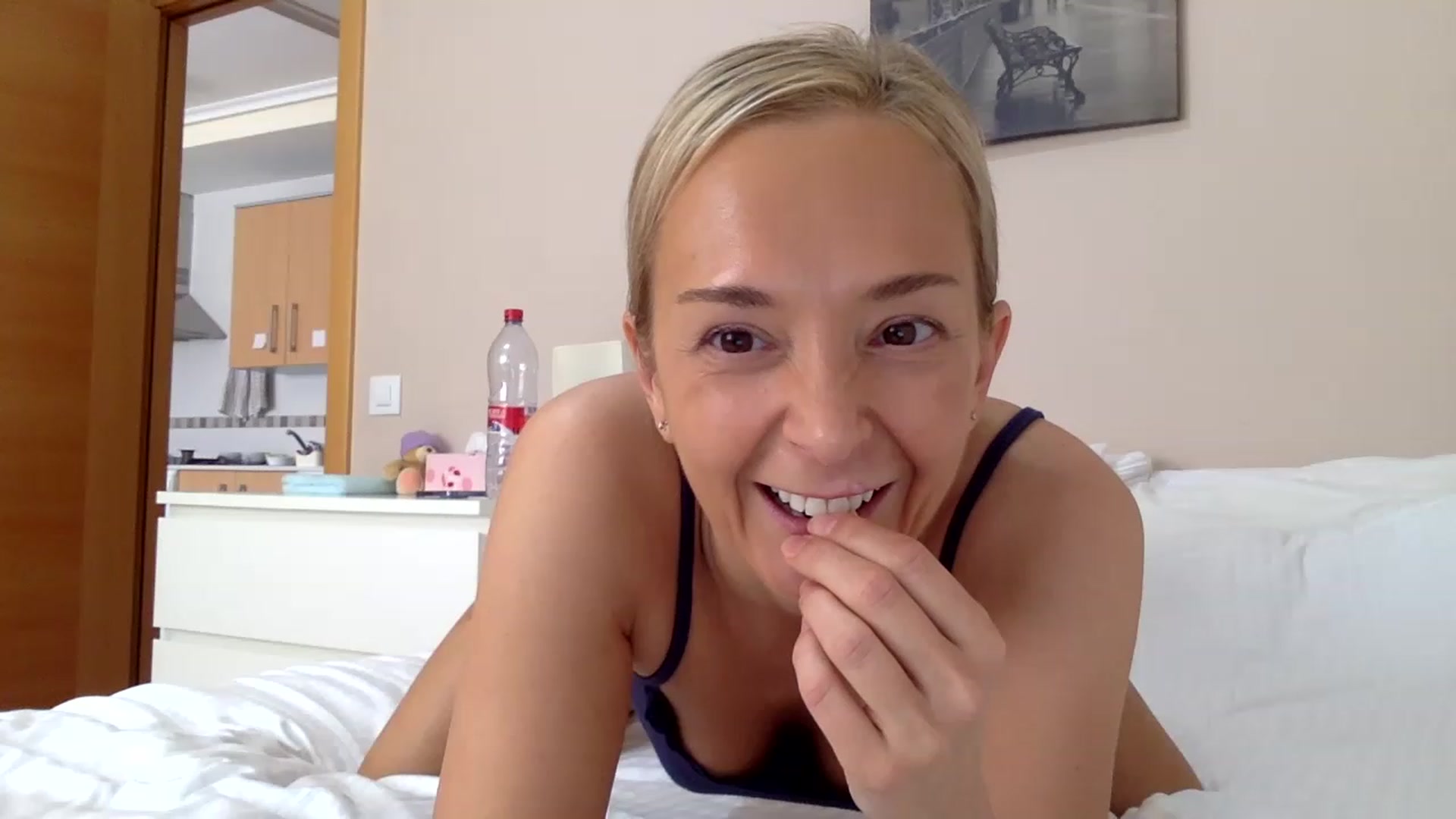 Gallery image thumbnail from Aimee_Angel's myfreecams stream on, 03/31/2023, 13:21 image 19 of 20